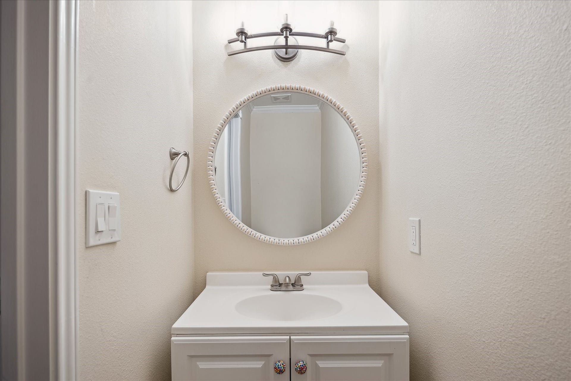 1325 Curtin Street, Houston, TX 77018 Half bath adjacent to flex room