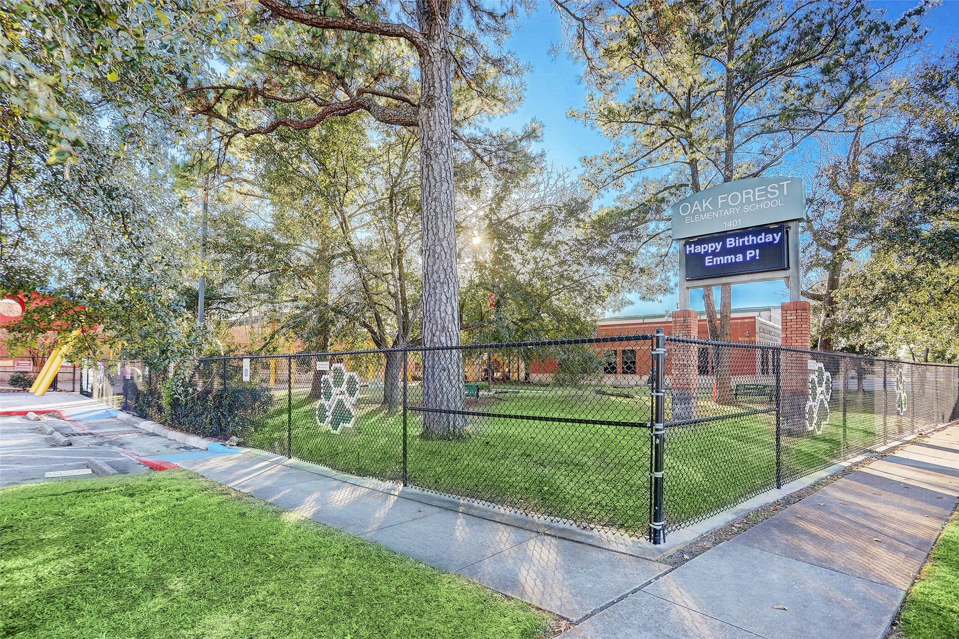1325 Curtin Street, Houston, TX 77018 Zoned to highly prestigious Oak Forest Elementary