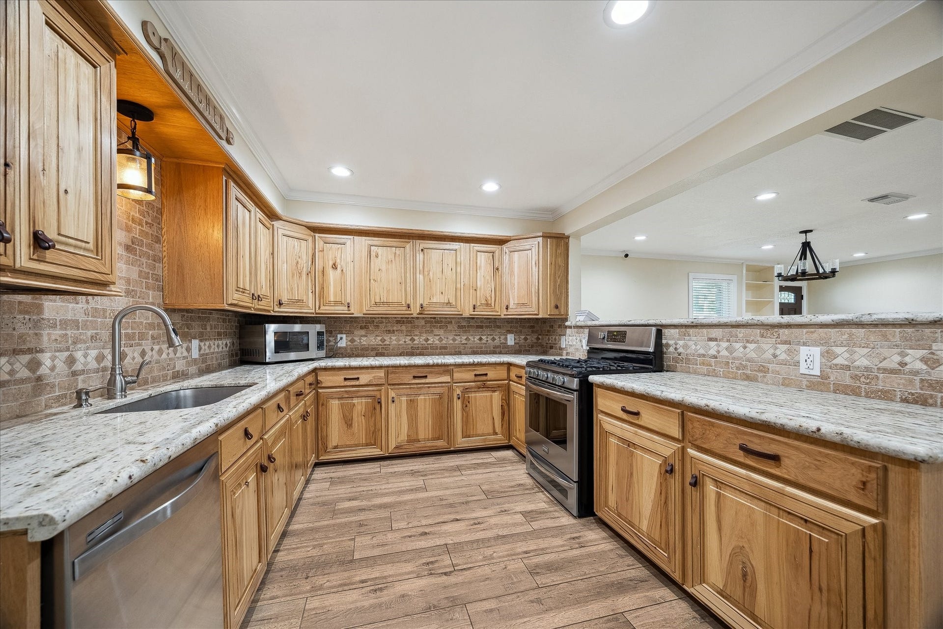 1325 Curtin Street, Houston, TX 77018 1325 Curtin Street, Houston, TX 77018