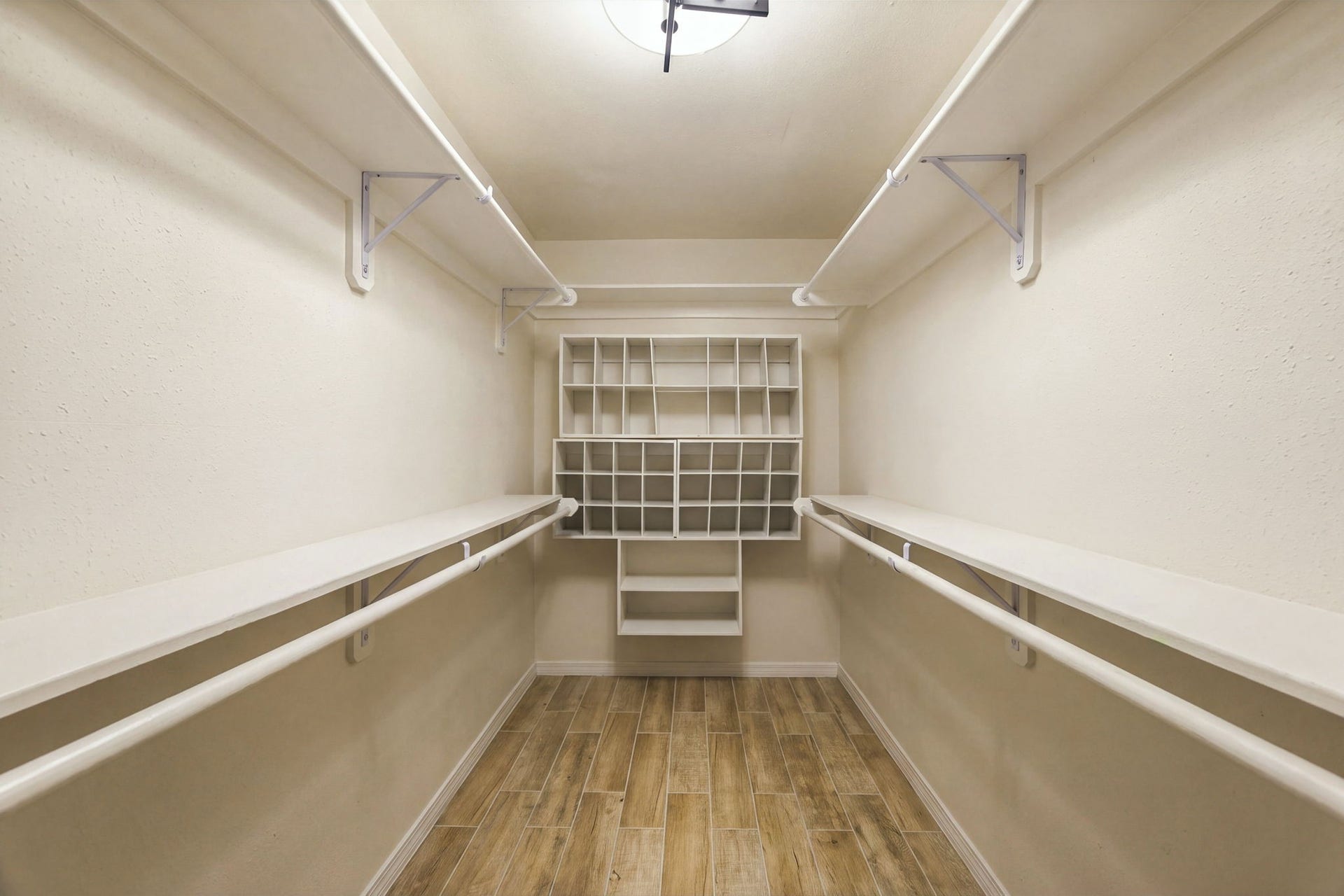 326 Kingscourt Drive, Houston, TX 77015 326 Kingscourt Drive, Houston, TX 77015