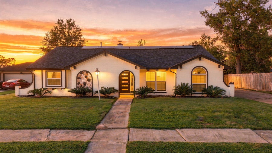 Property photo for 326 Kingscourt Drive, Houston, TX