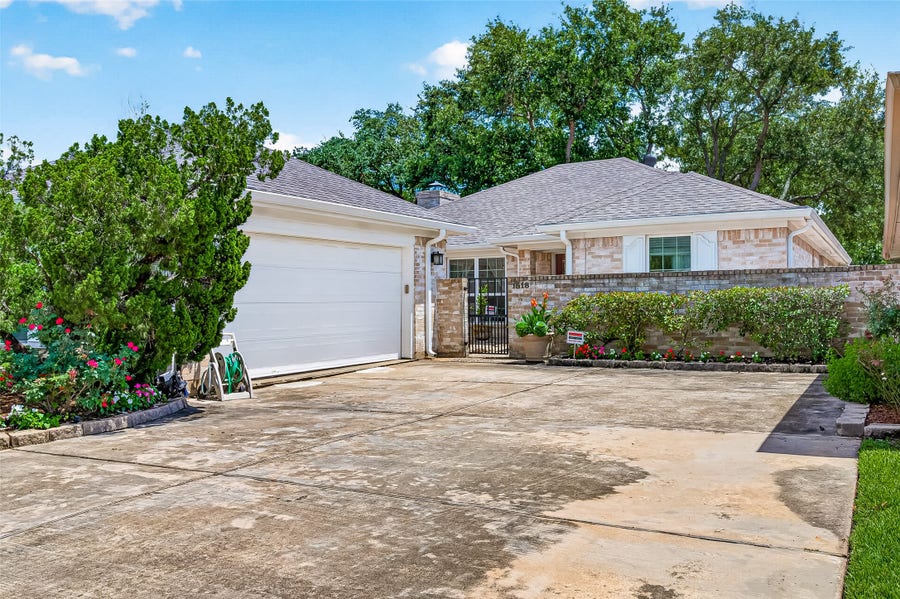 Property photo for 1518 Locke Lane, Sugar Land, TX
