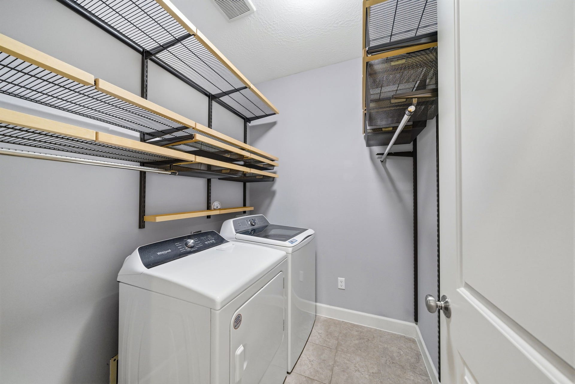 4926 Ella Boulevard, Houston, TX 77018 Spacious utility room (Washer and Dryer not included), andCustom Elfa closet system.