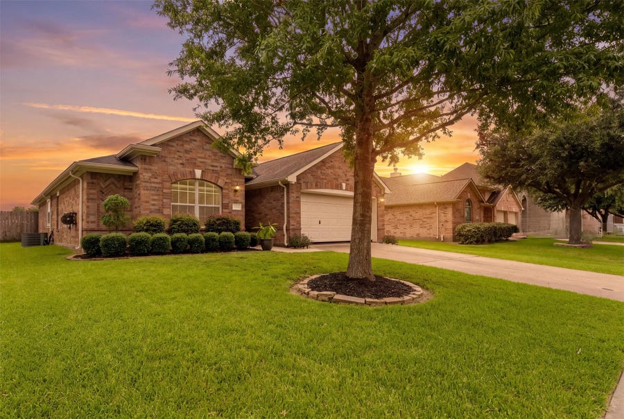Property photo for 10006 King William Drive, La Porte, TX