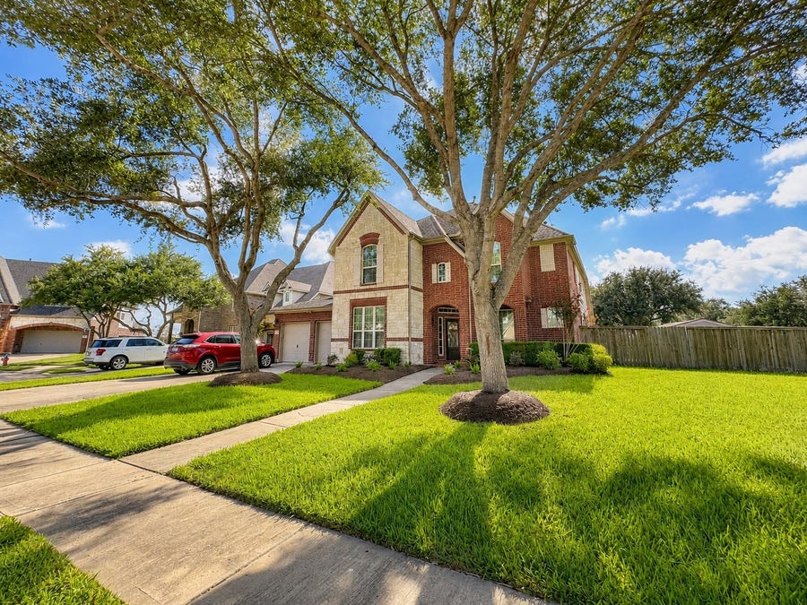 Property photo for 5530 Green Meadow Court, League City, TX