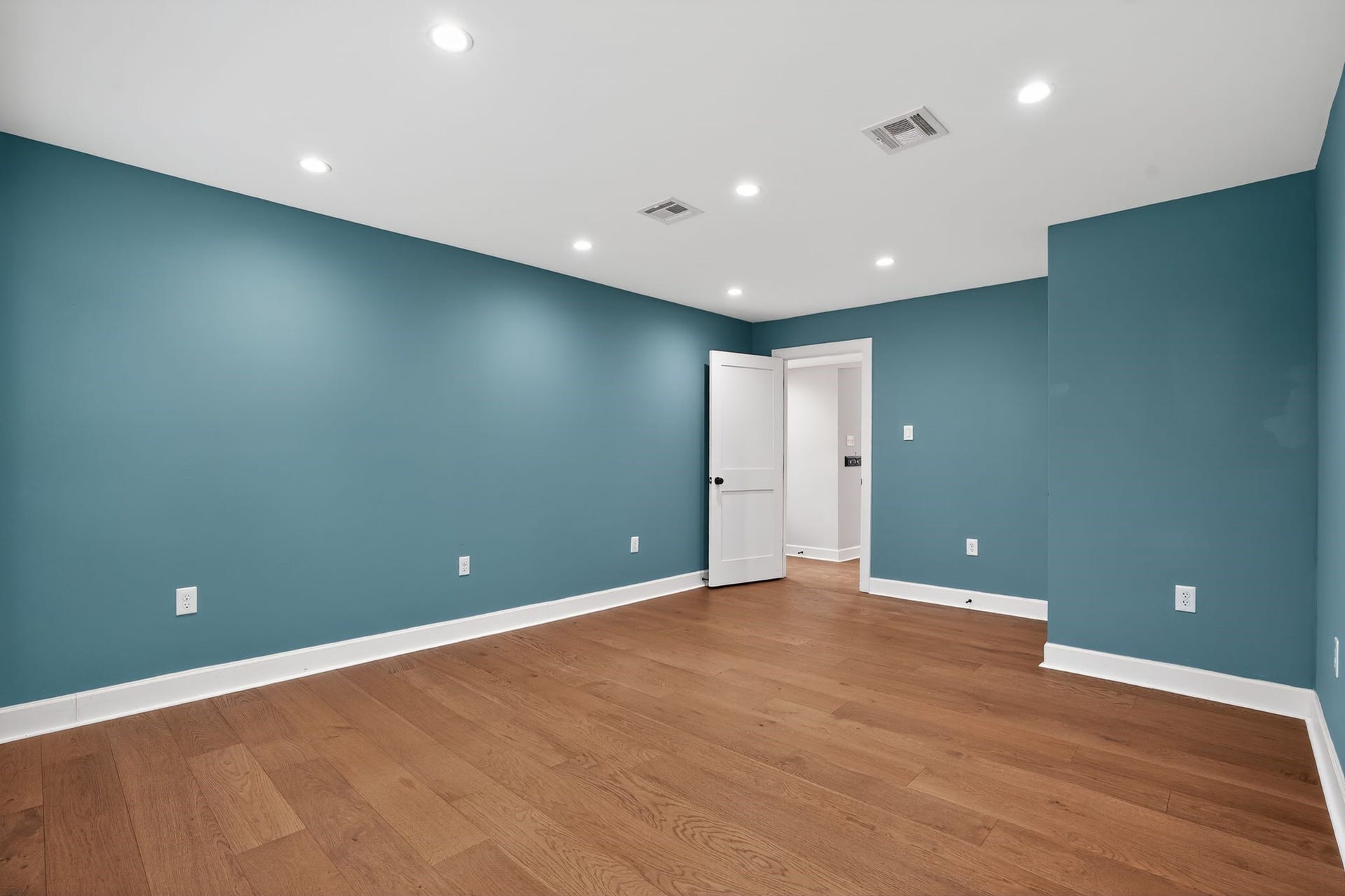 6506 Jadecrest Drive, Spring, TX 77389 large downstairs room, office, bedroom, or secondary living room with full closet