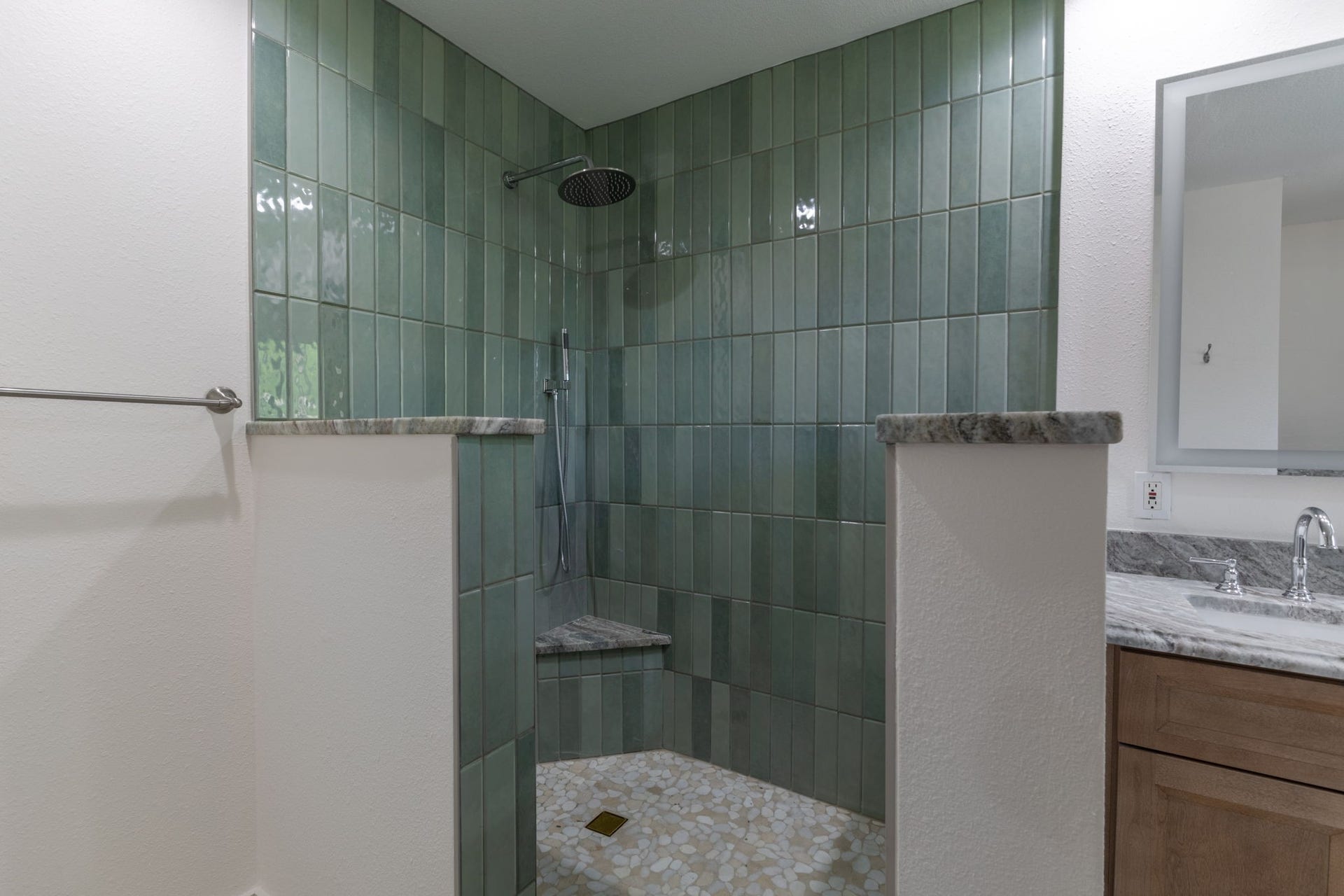 6506 Jadecrest Drive, Spring, TX 77389 huge 4 by 5 feet brand new shower