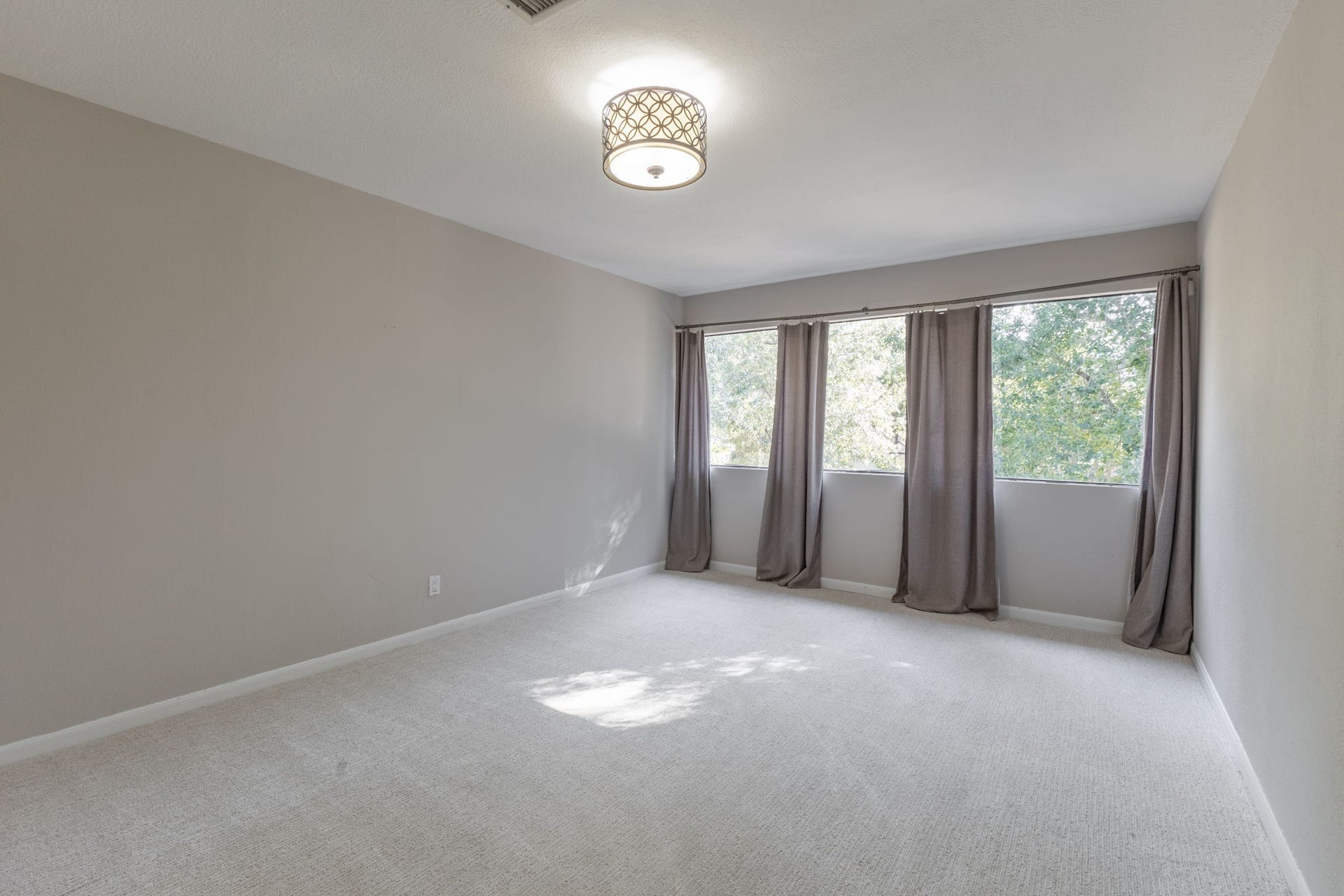 6506 Jadecrest Drive, Spring, TX 77389 large bedroom upstairs with closet and wall of windows