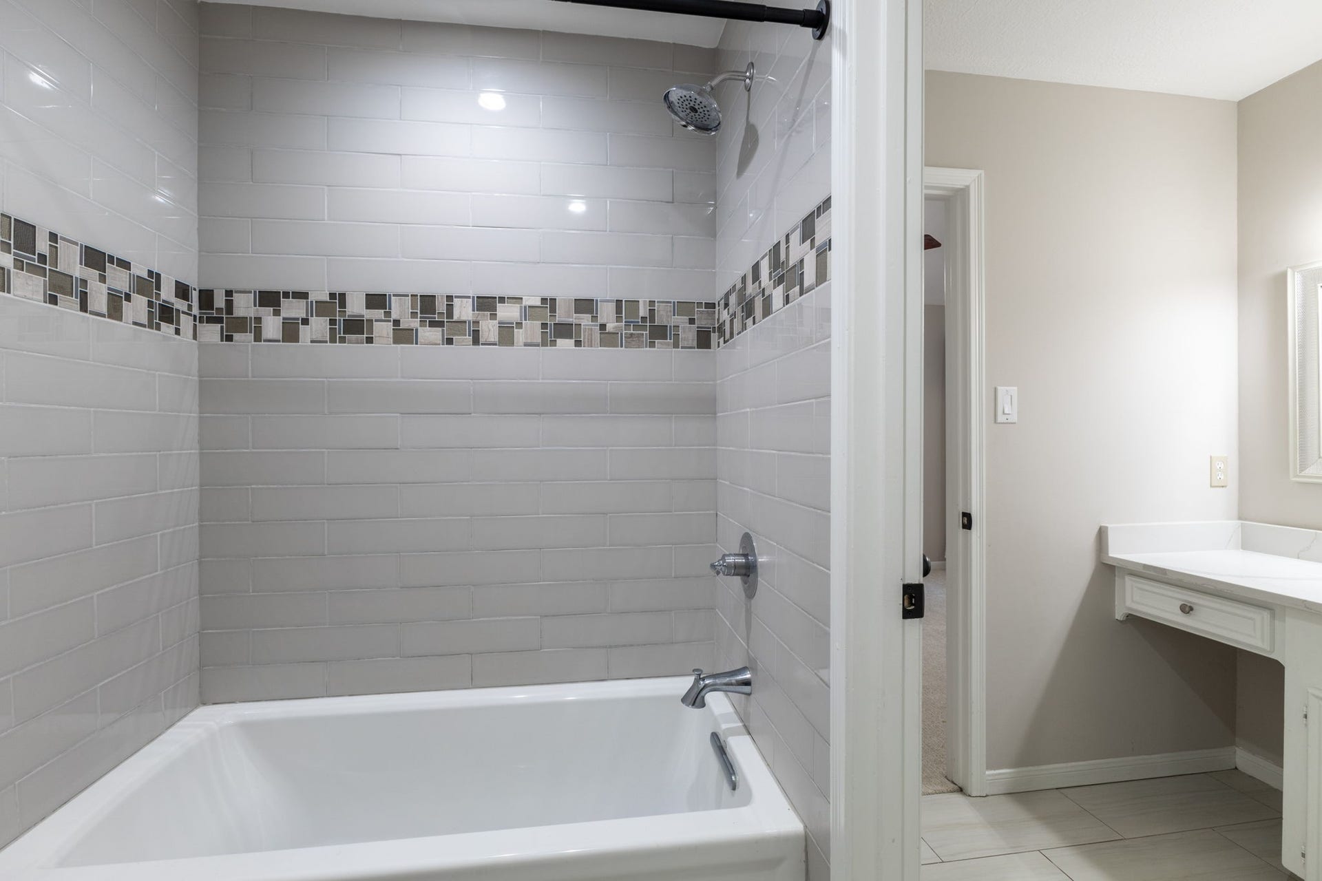 6506 Jadecrest Drive, Spring, TX 77389 recently remodeled bathroom with large tub