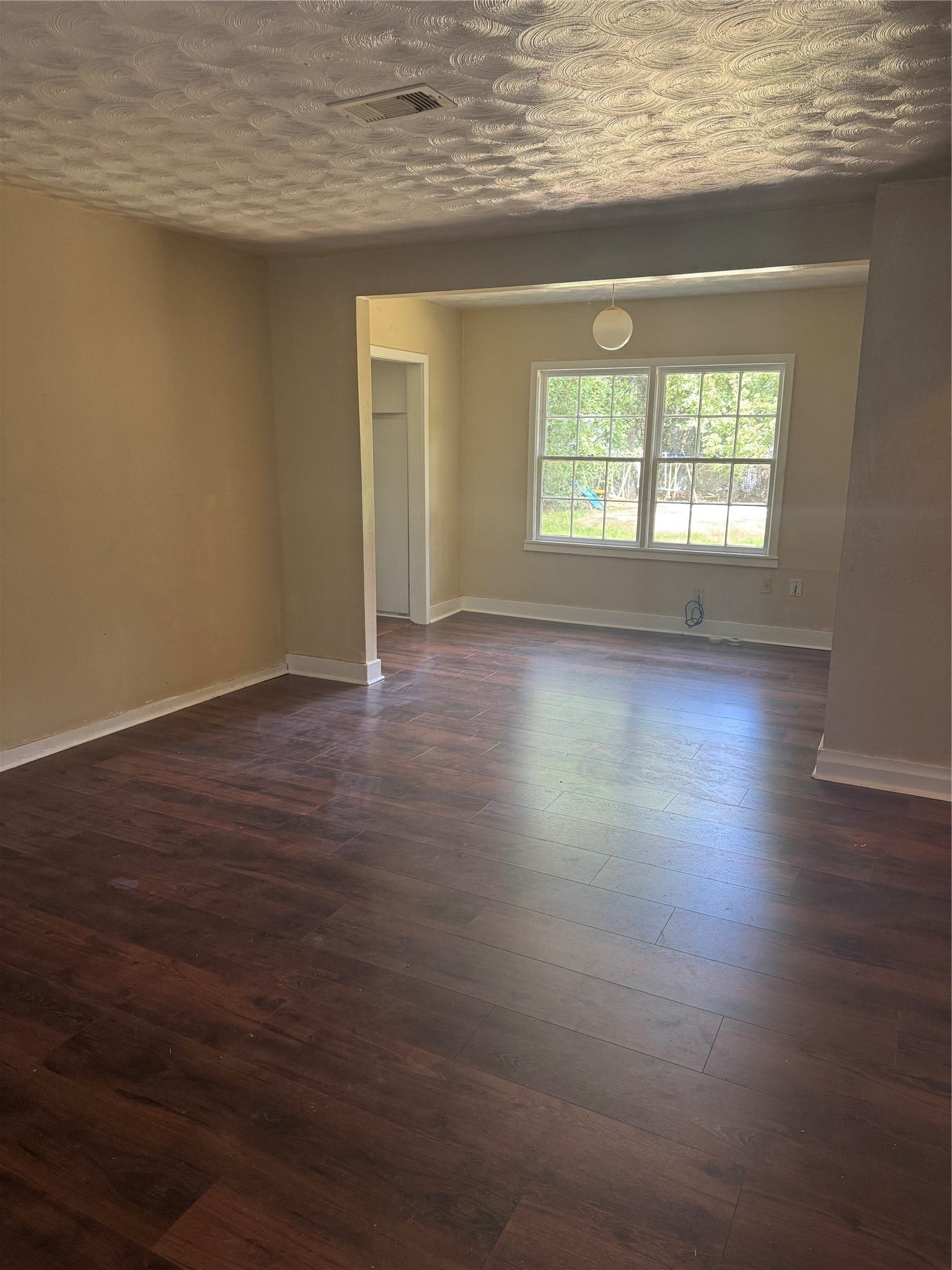 504 19th Ave North, Texas City, TX 77590 Living room/Dining room combo
