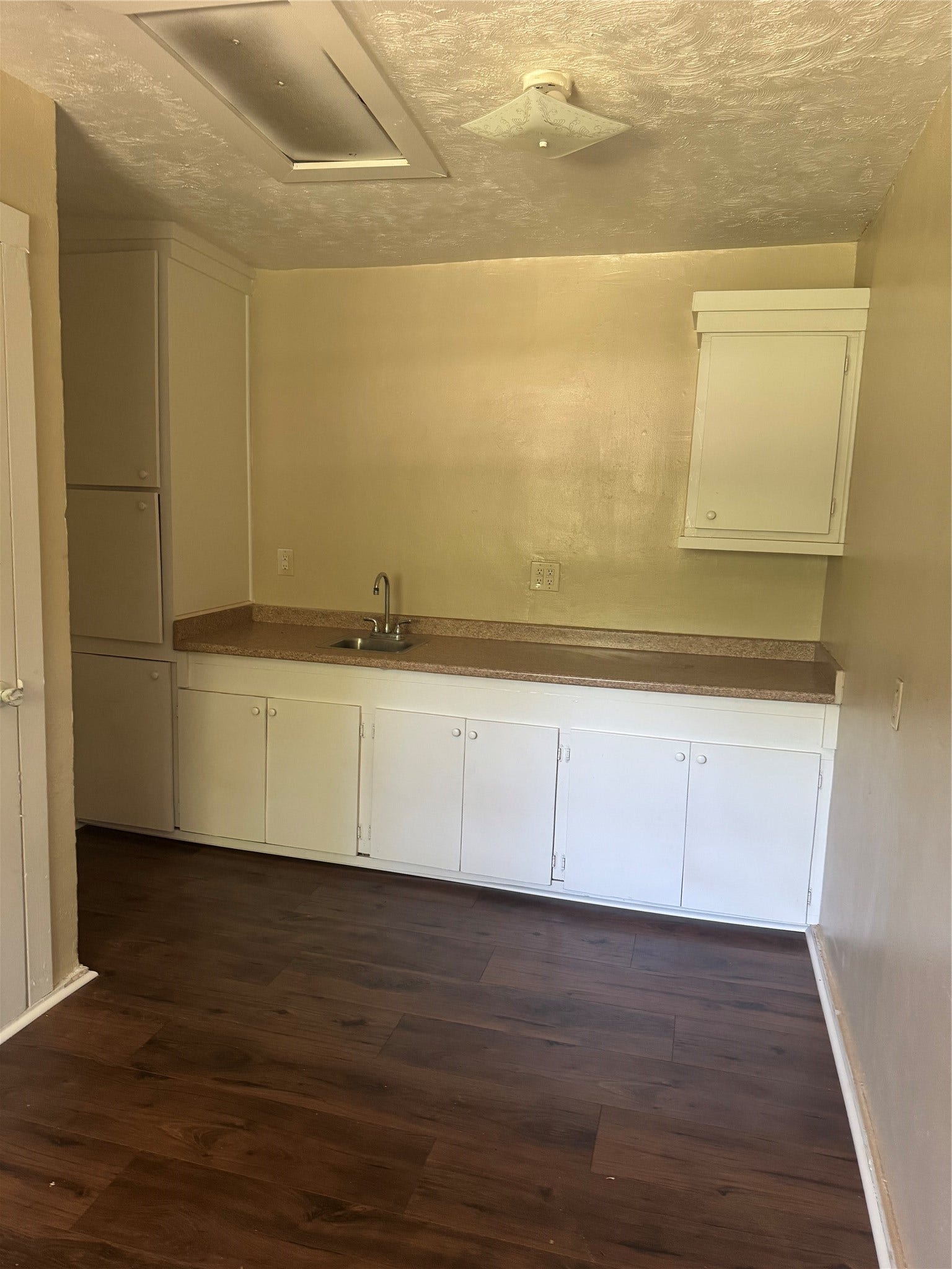 504 19th Ave North, Texas City, TX 77590 Kitchen area
