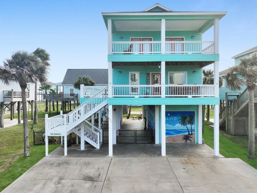 Property photo for 931 Bahama Drive, Crystal Beach, TX