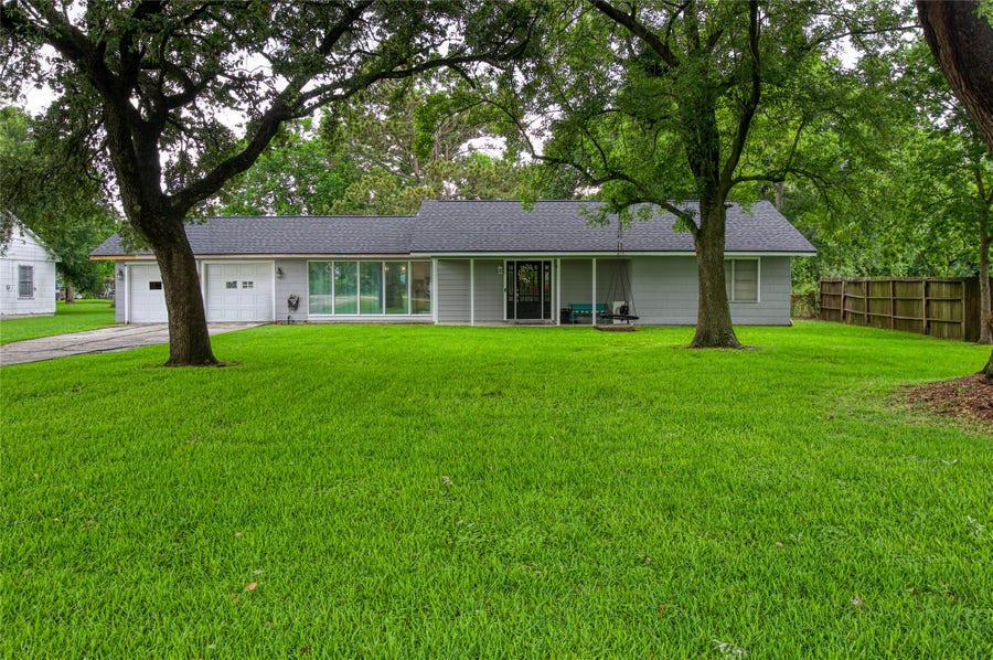 Property photo for 106 Crow Road, Baytown, TX