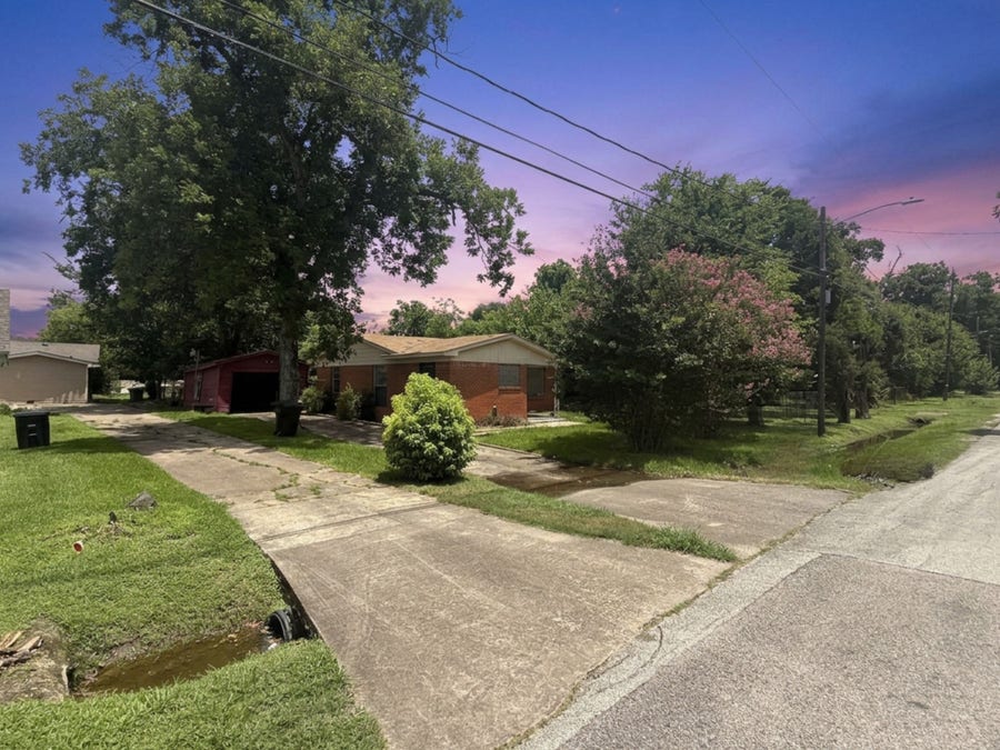 Property photo for 3910 Leffingwell Street, Houston, TX
