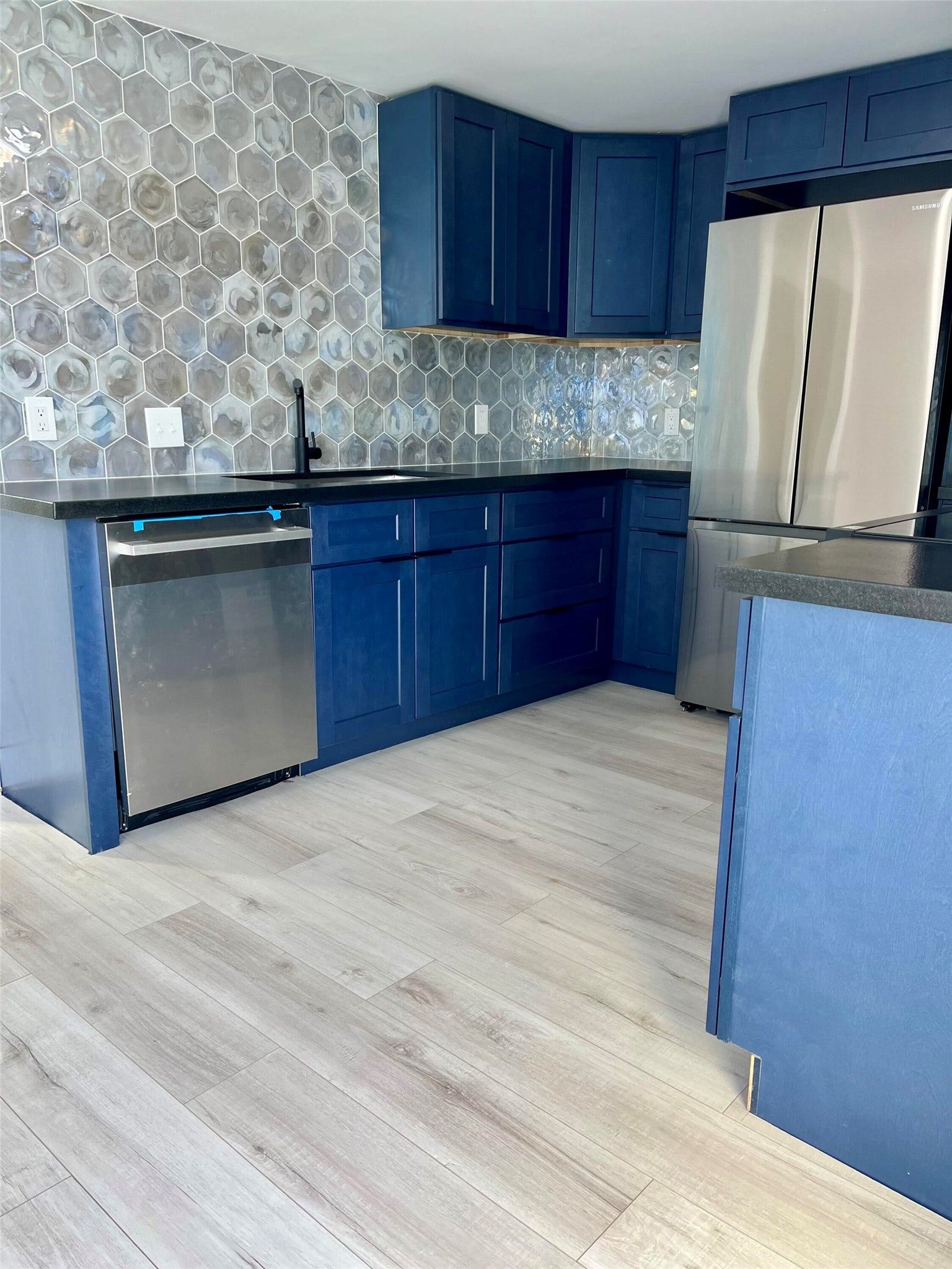 7201 Helmers Street, Houston, TX 77022 7201 Helmers Street, Houston, TX 77022