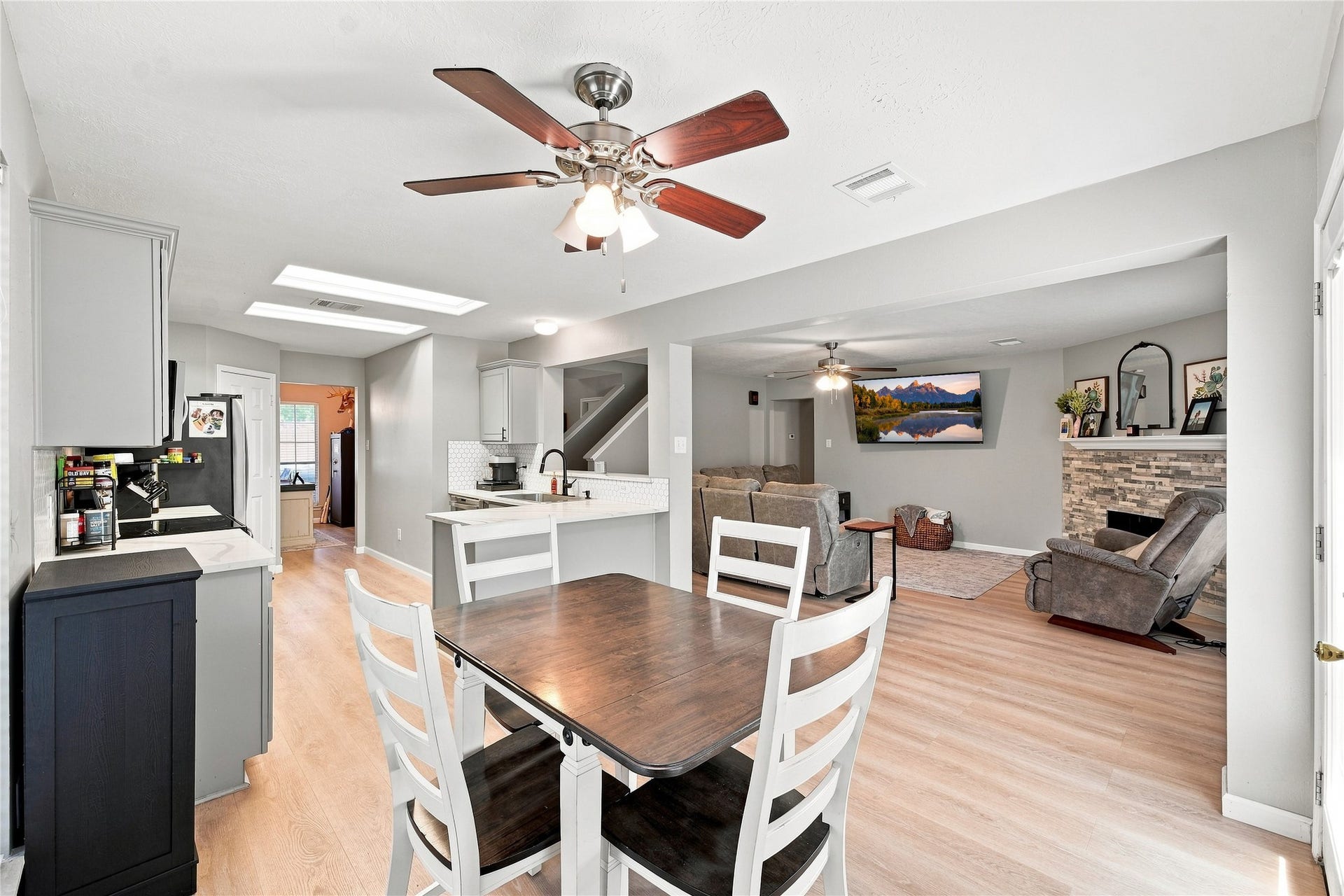 217 Fox Springs Court, Dickinson, TX 77539 217 Fox Springs Court, Dickinson, TX 77539