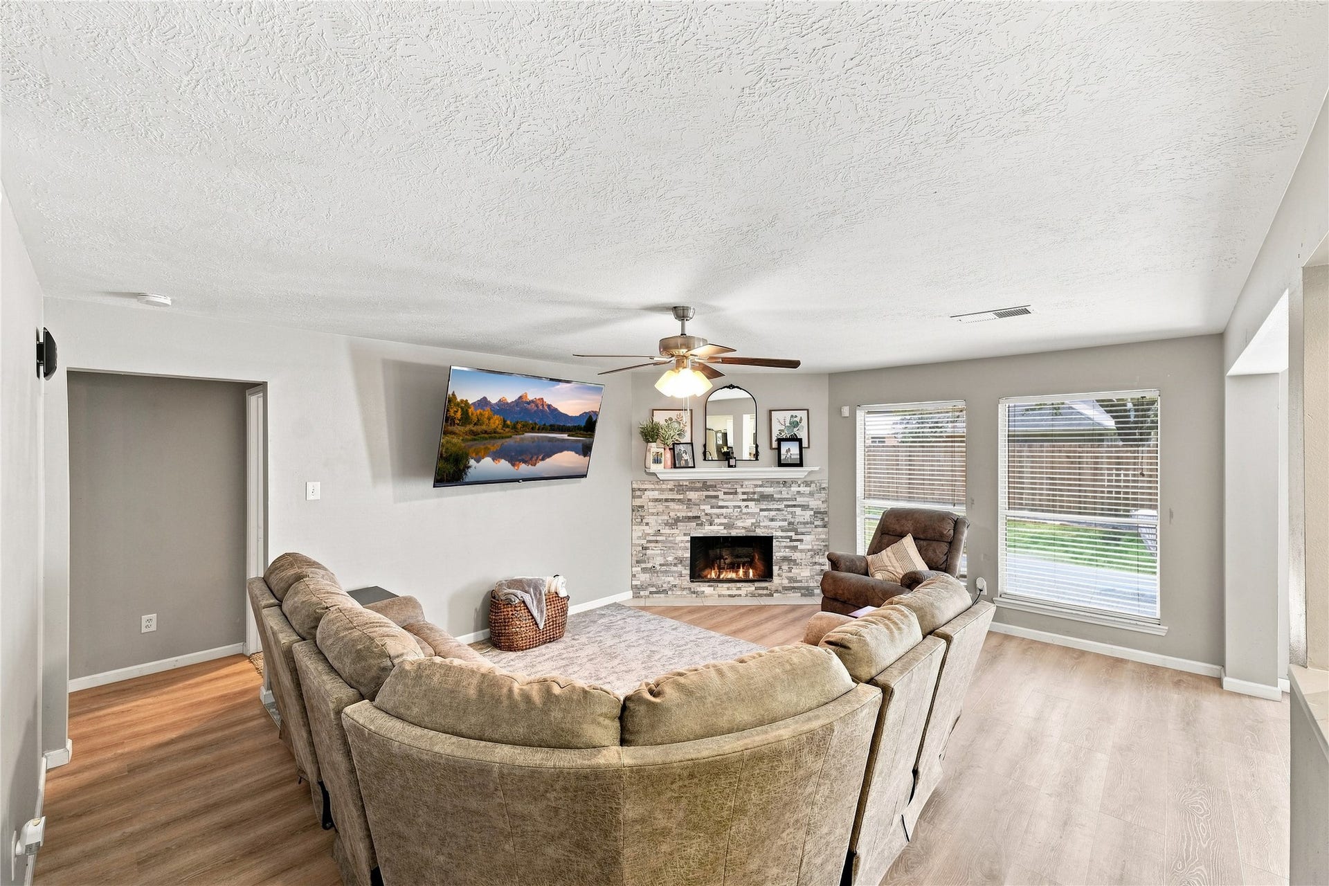 217 Fox Springs Court, Dickinson, TX 77539 217 Fox Springs Court, Dickinson, TX 77539