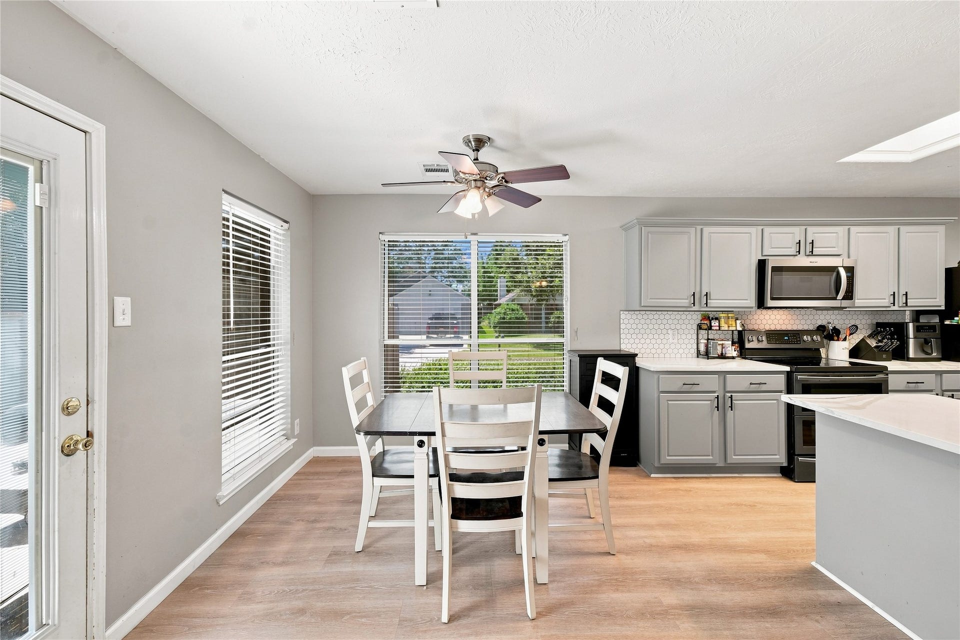 217 Fox Springs Court, Dickinson, TX 77539 217 Fox Springs Court, Dickinson, TX 77539