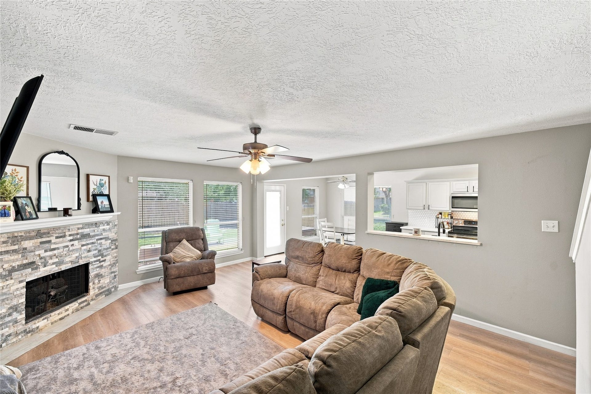 217 Fox Springs Court, Dickinson, TX 77539 217 Fox Springs Court, Dickinson, TX 77539