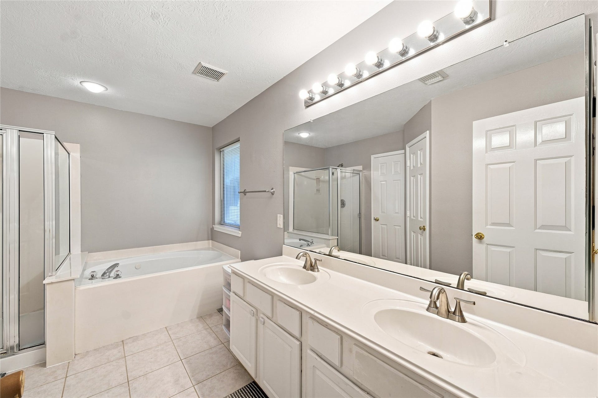 217 Fox Springs Court, Dickinson, TX 77539 217 Fox Springs Court, Dickinson, TX 77539