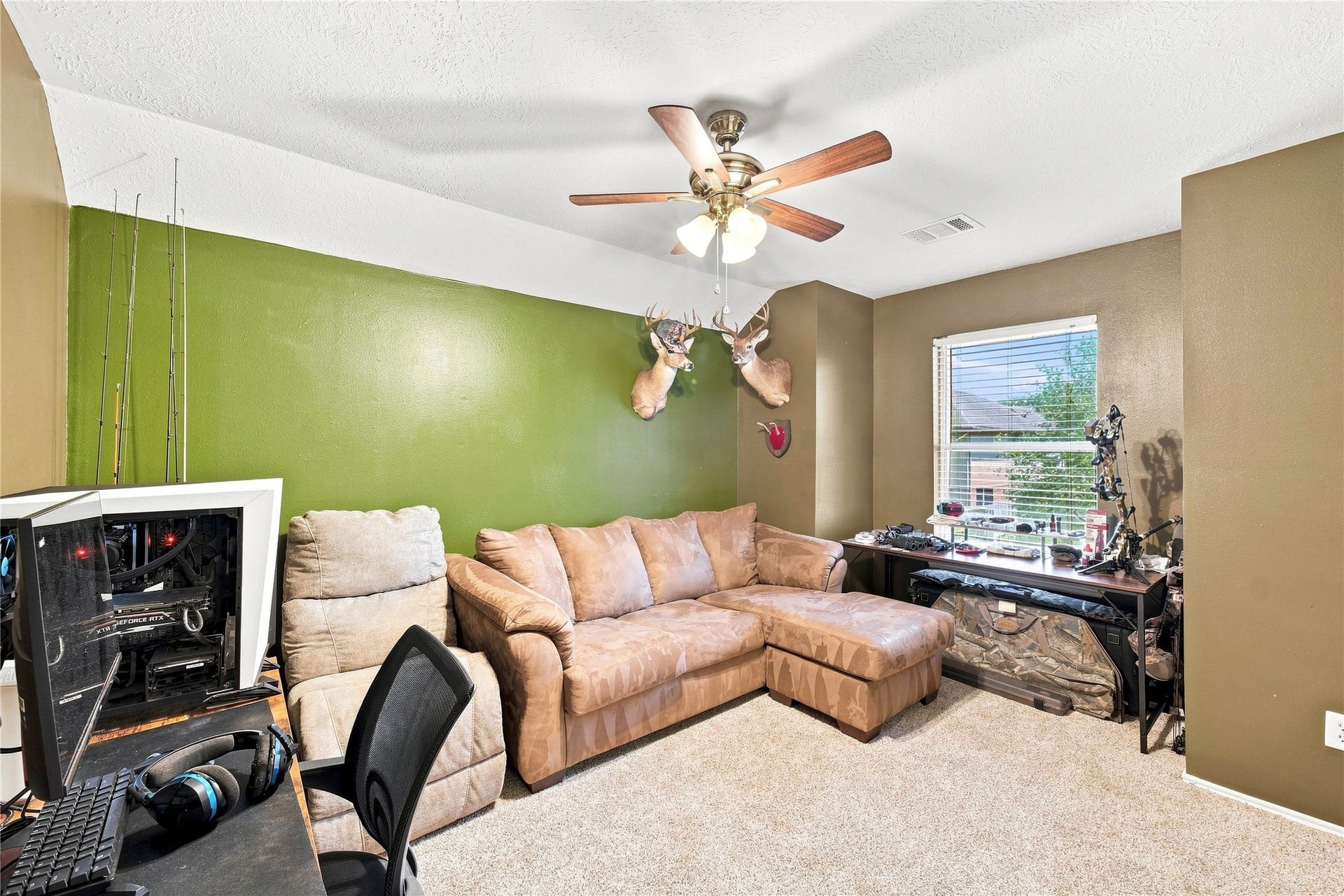 217 Fox Springs Court, Dickinson, TX 77539 bedroom upstairs