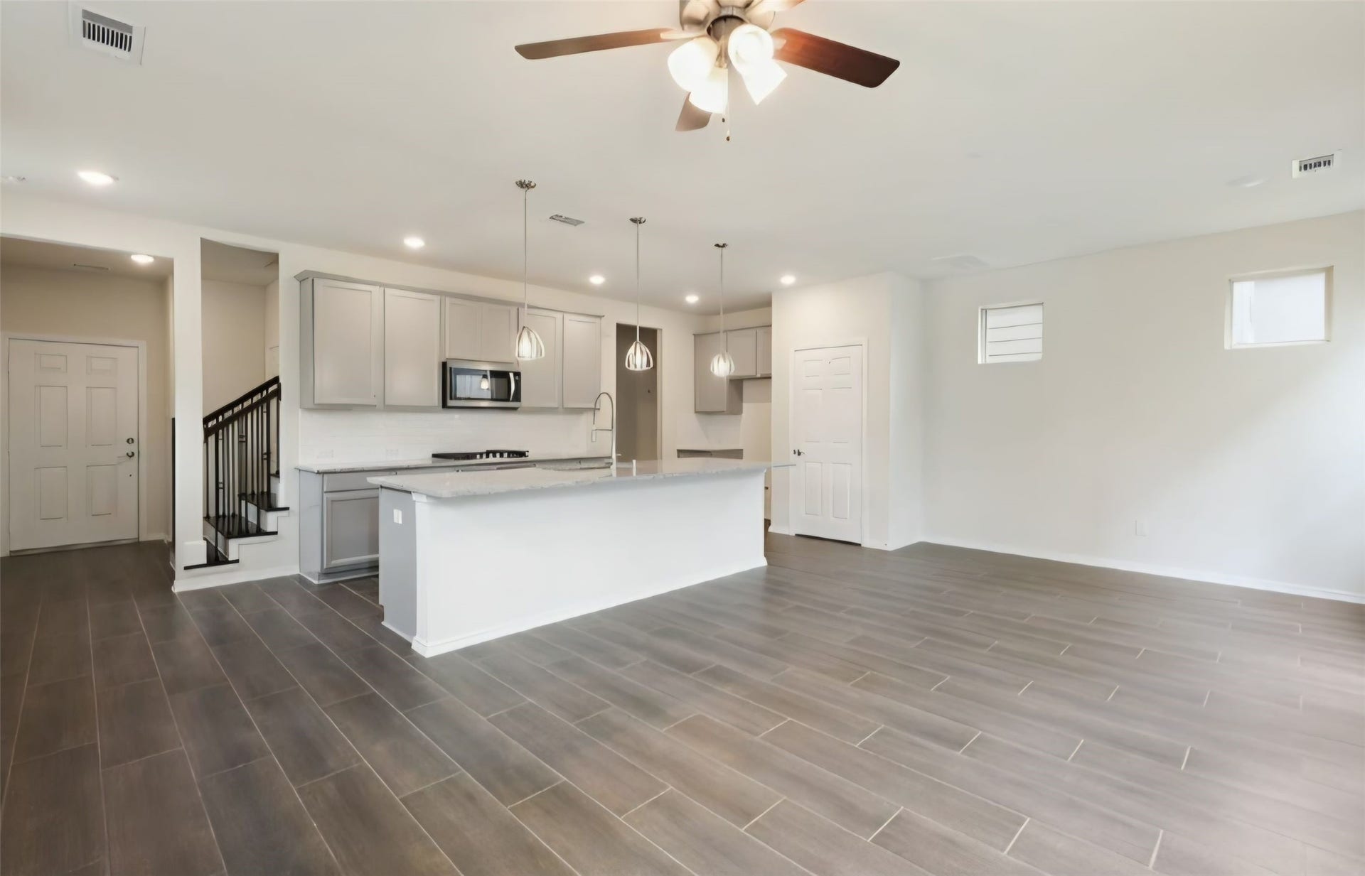 3104 Dakota Falls Drive, Houston, TX 77063 Spacious family room area with architectural accent windows that enhance natural lighting