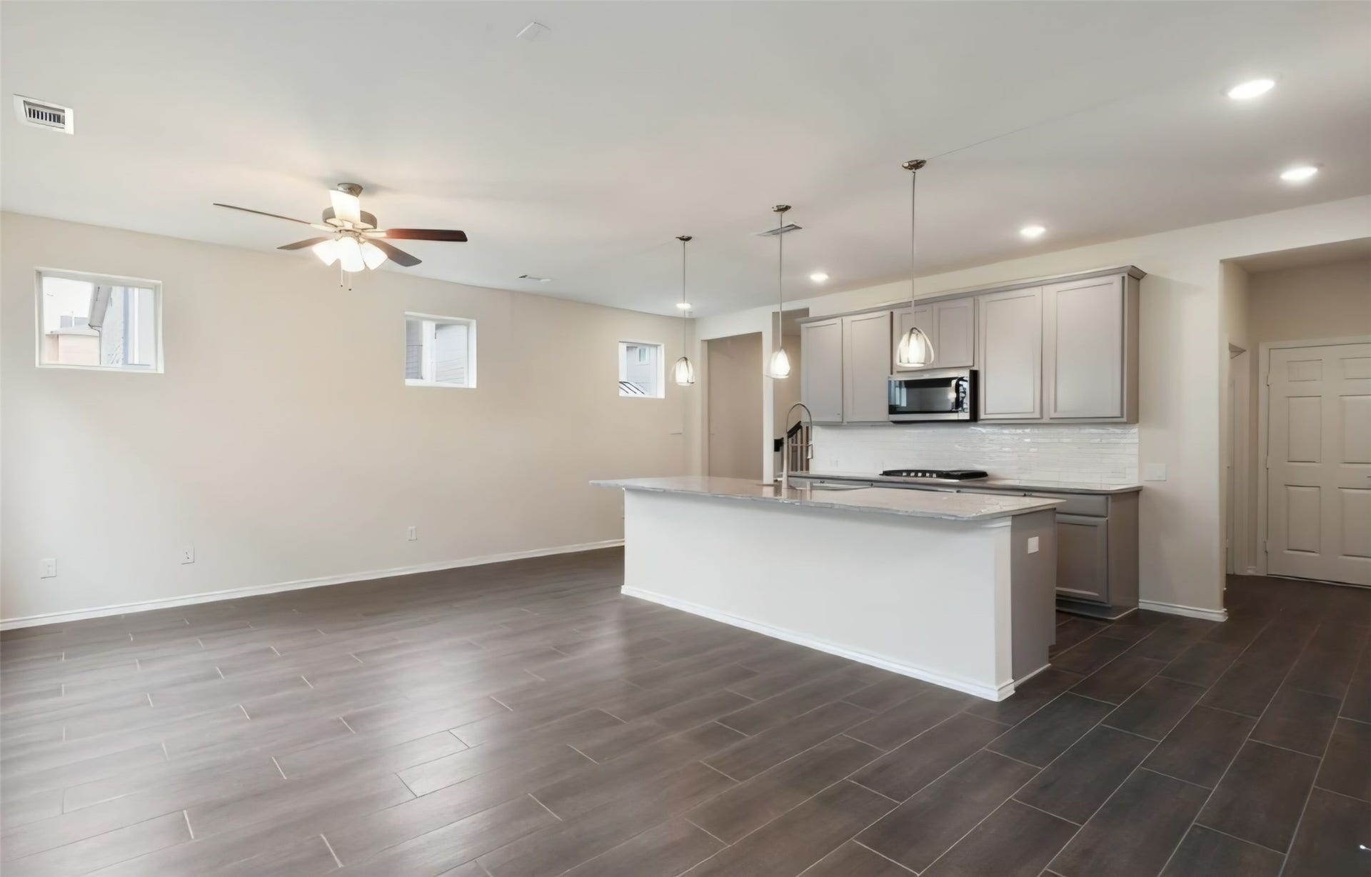3104 Dakota Falls Drive, Houston, TX 77063 Family room area