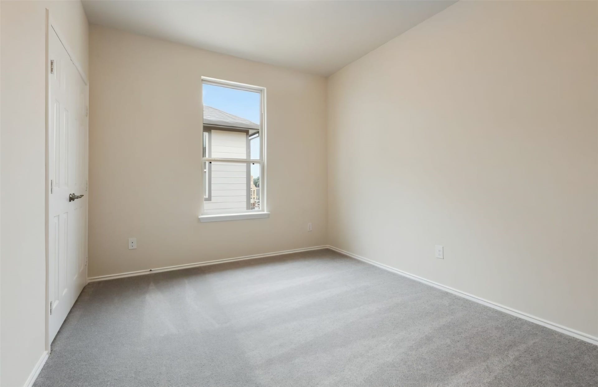 3104 Dakota Falls Drive, Houston, TX 77063 Spacious bedroom 2