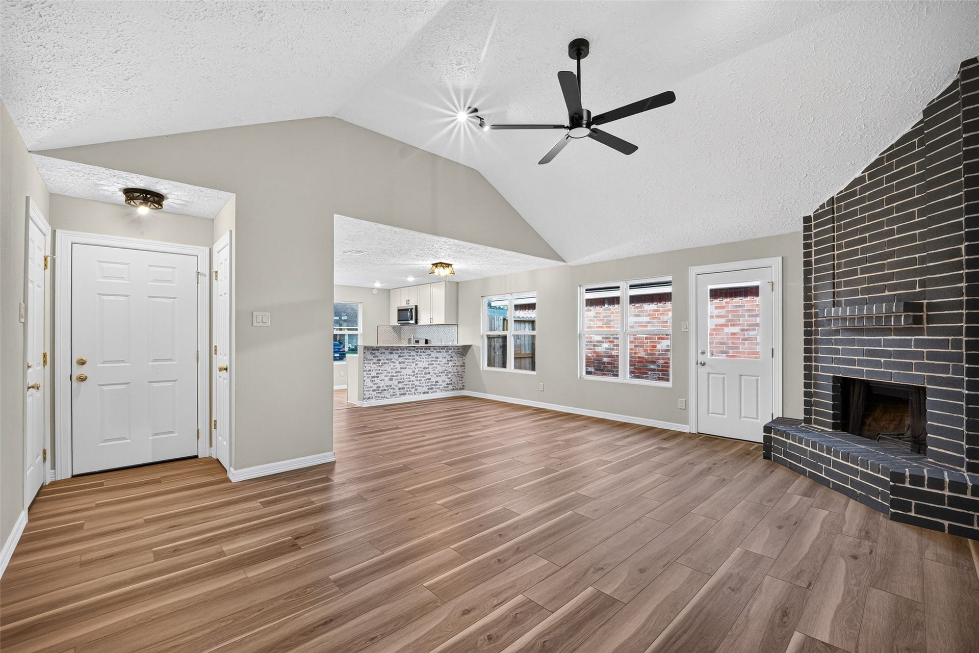 2031 Hickory Glen Drive, Missouri City, TX 77489