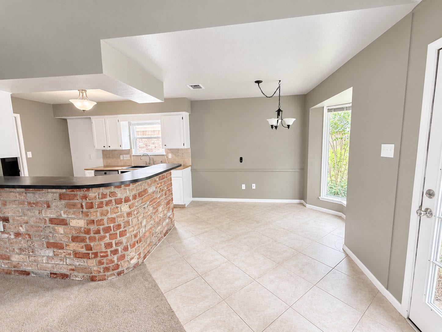 2026 Arcadia Drive, Sugar Land, TX 77498 Kitchen & Breakfast Nook: Light-filled kitchen and breakfast area with backyard views and an easy flow to the adjoining living space.