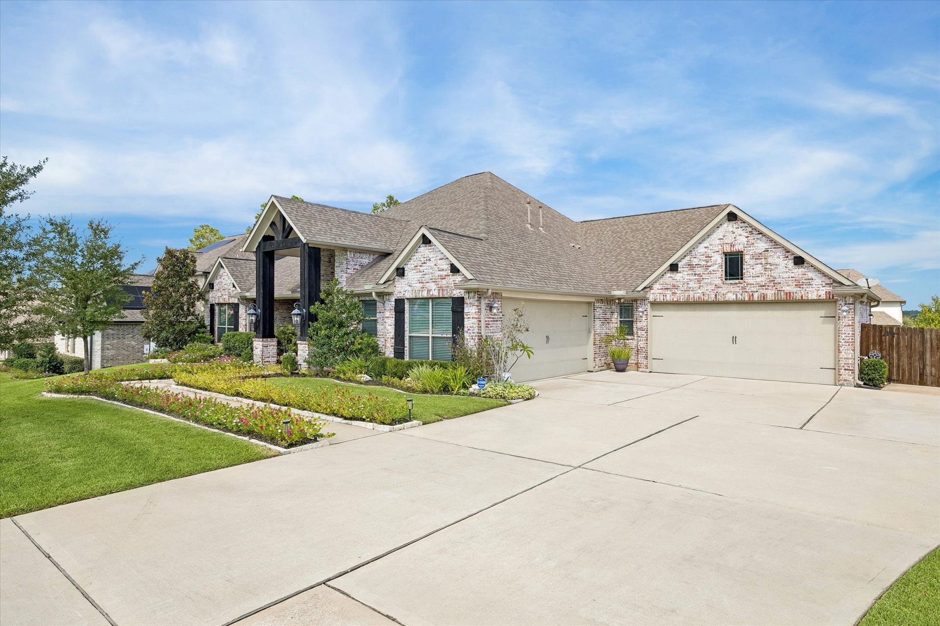 40873 Wesson Lane, Magnolia, TX 77354 Extra-wide driveway and (2) 2-car garages. One of the garages is oversized.