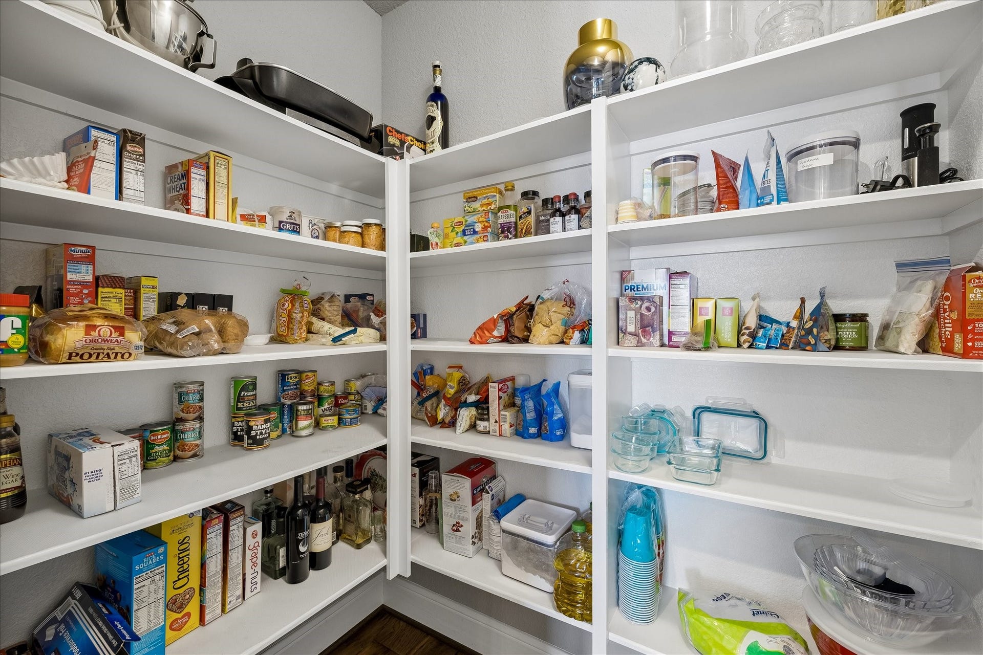 40873 Wesson Lane, Magnolia, TX 77354 Large Walk-In Kitchen Pantry