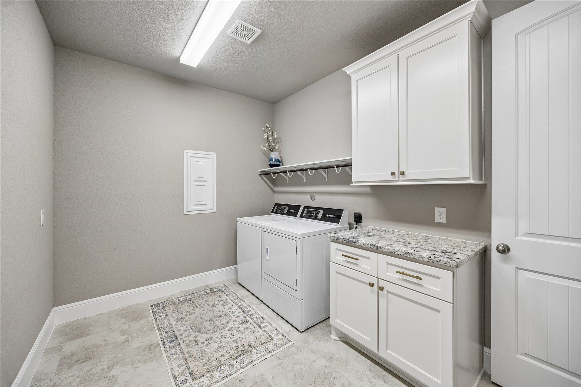 40873 Wesson Lane, Magnolia, TX 77354 Spacious Utility Room