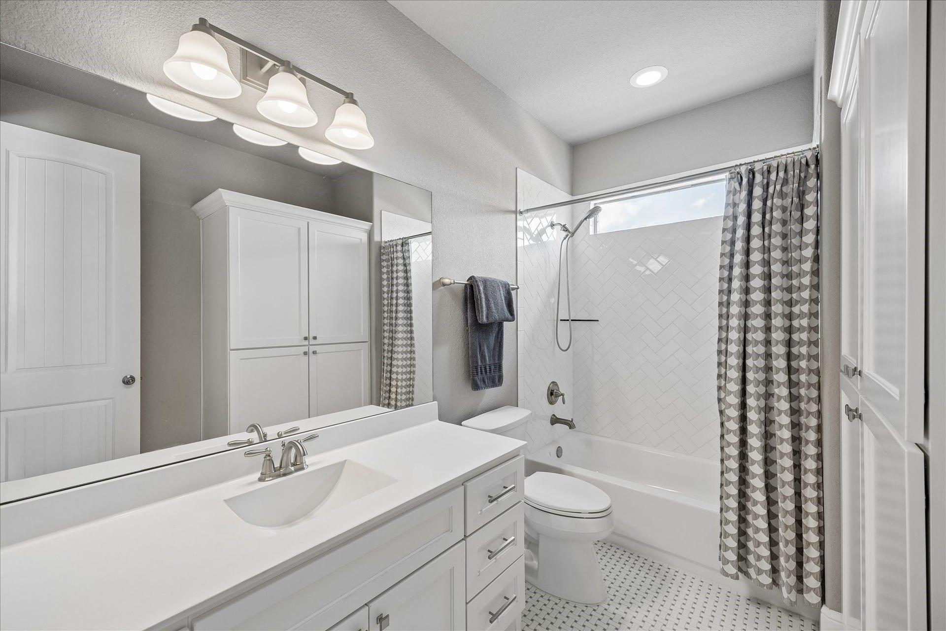 40873 Wesson Lane, Magnolia, TX 77354 En-suite Full Bathroom attached to BR#3