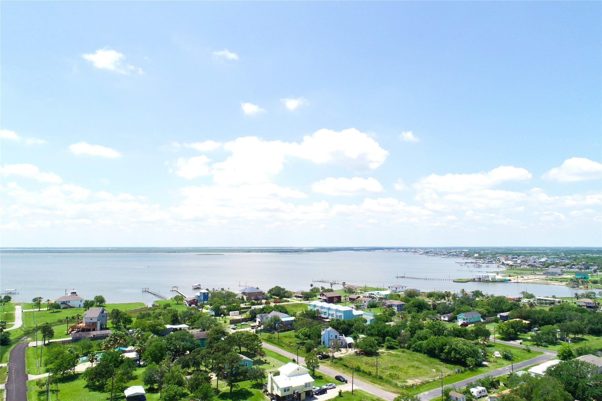 921 13th Street, San Leon, TX 77539 921 13th Street, San Leon, TX 77539