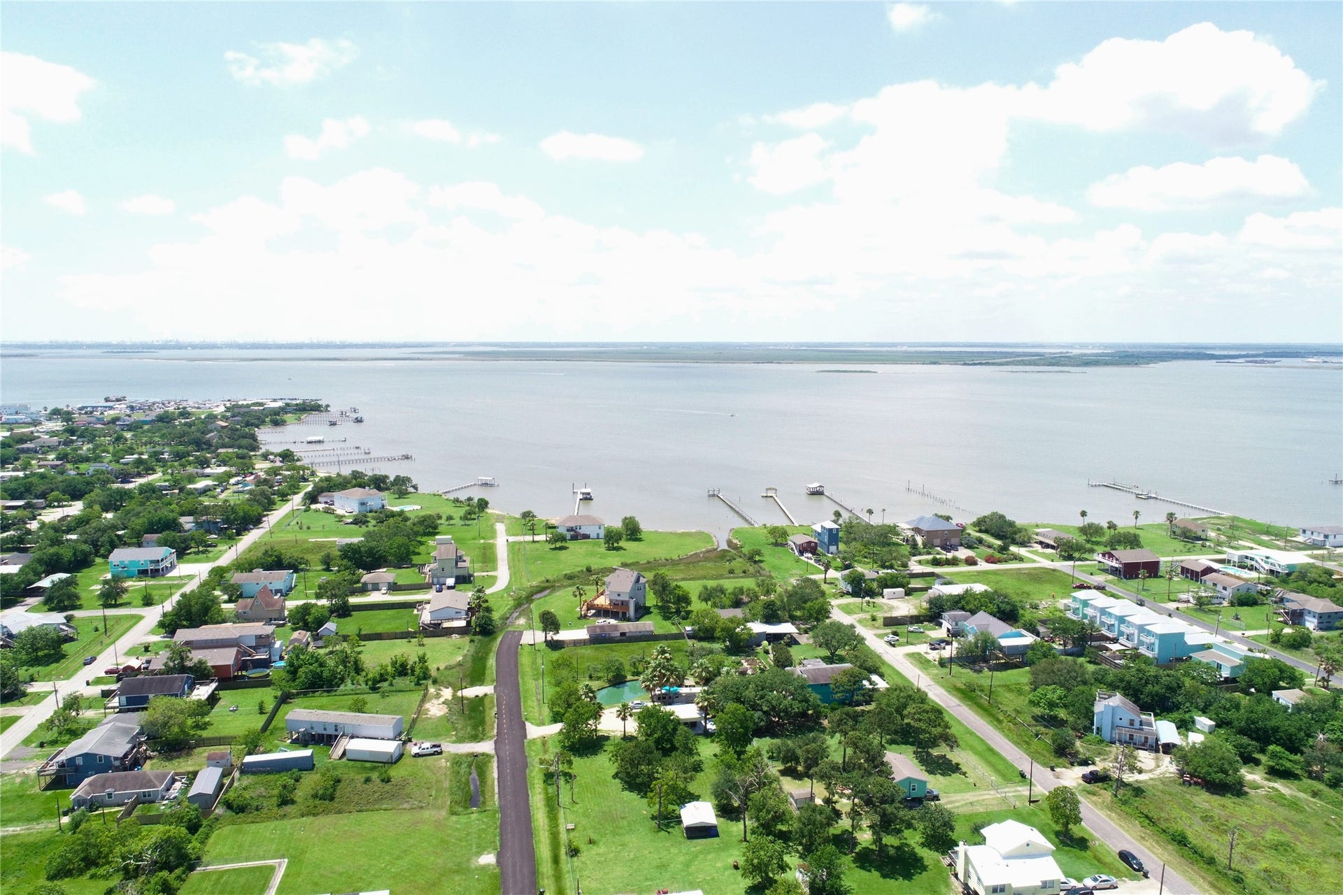 921 13th Street, San Leon, TX 77539 921 13th Street, San Leon, TX 77539