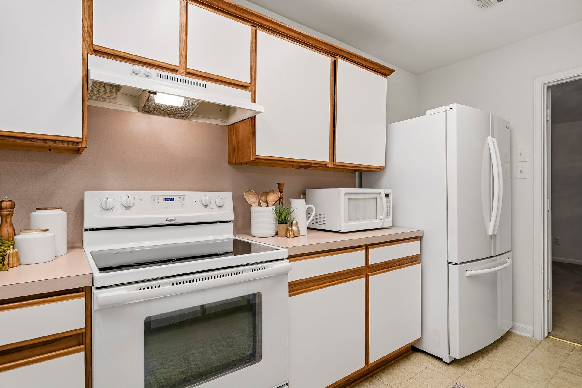 16831 Dunbar Grove Ct, Sugar Land, TX 77498 The microwave and barely used refrigerator are included with the home, making move-in just a little easier.