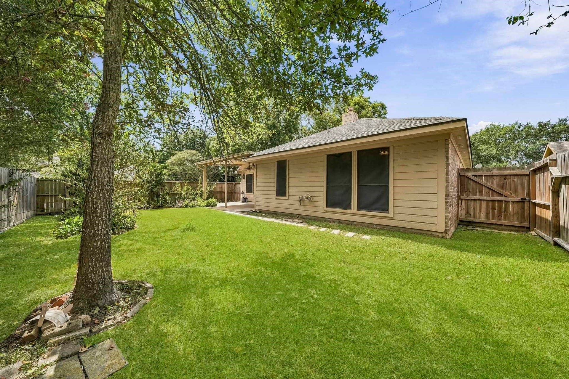 16831 Dunbar Grove Ct, Sugar Land, TX 77498 The fully fenced backyard offers plenty of usable space for kids, pets, gardening or simply enjoying time outdoors.