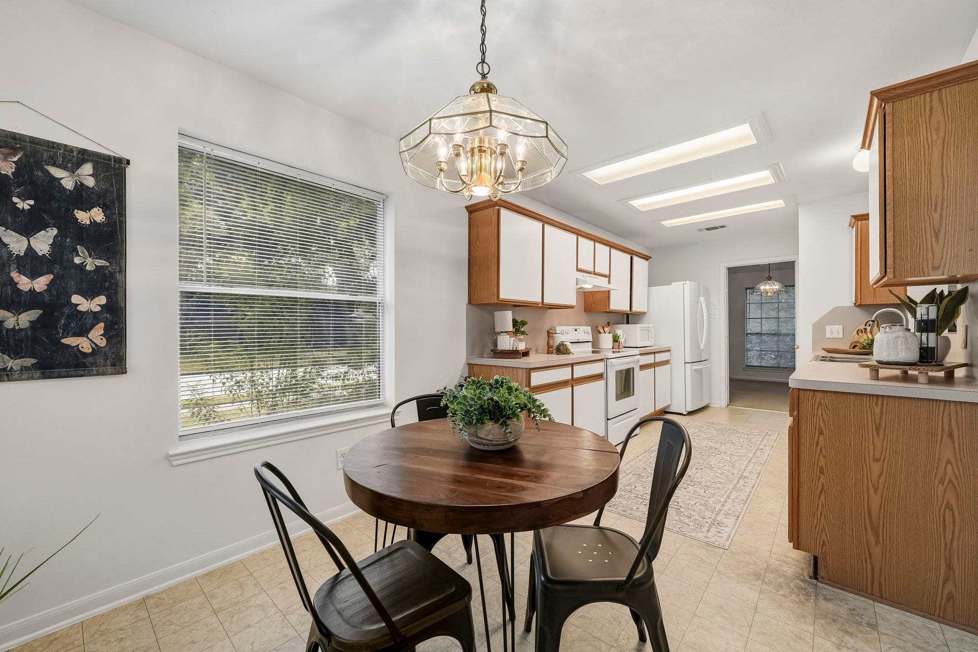 16831 Dunbar Grove Ct, Sugar Land, TX 77498 Another view of the breakfast room shows its convenient connection to the kitchenperfect for casual meals and everyday living.