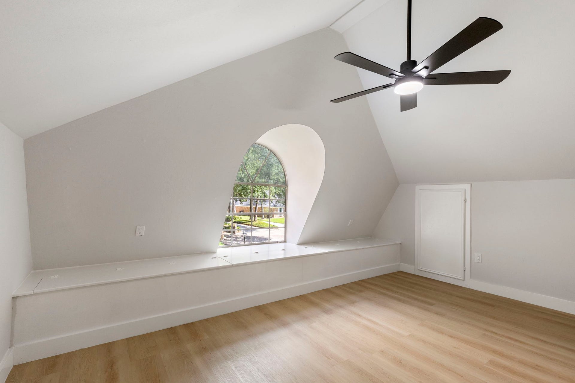 5614 Braxtonshire Court, Houston, TX 77069 Craft/Flex room adjacent to 2nd primary/guest bedroom