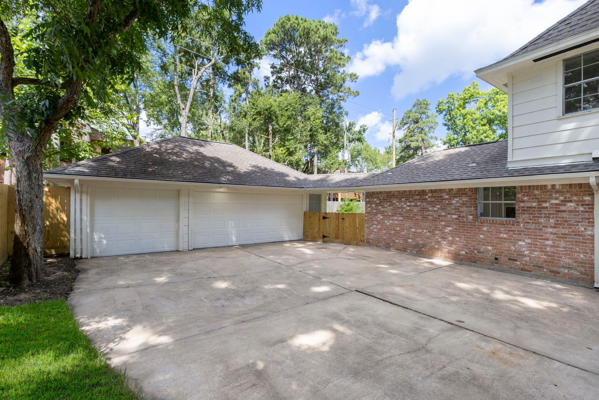 5614 Braxtonshire Court, Houston, TX 77069 3 Car Garage