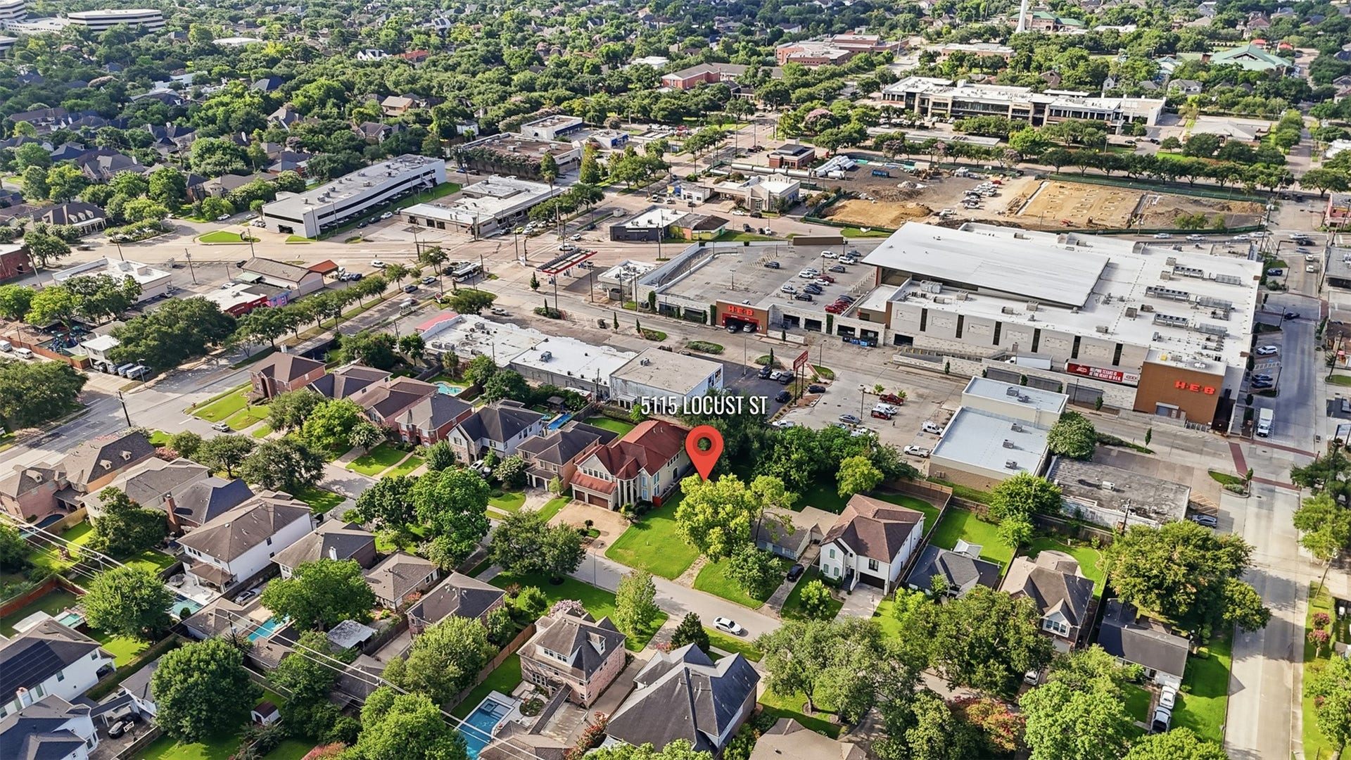 5115 Locust Street, Bellaire, TX 77401 Close to restaurants and shopping