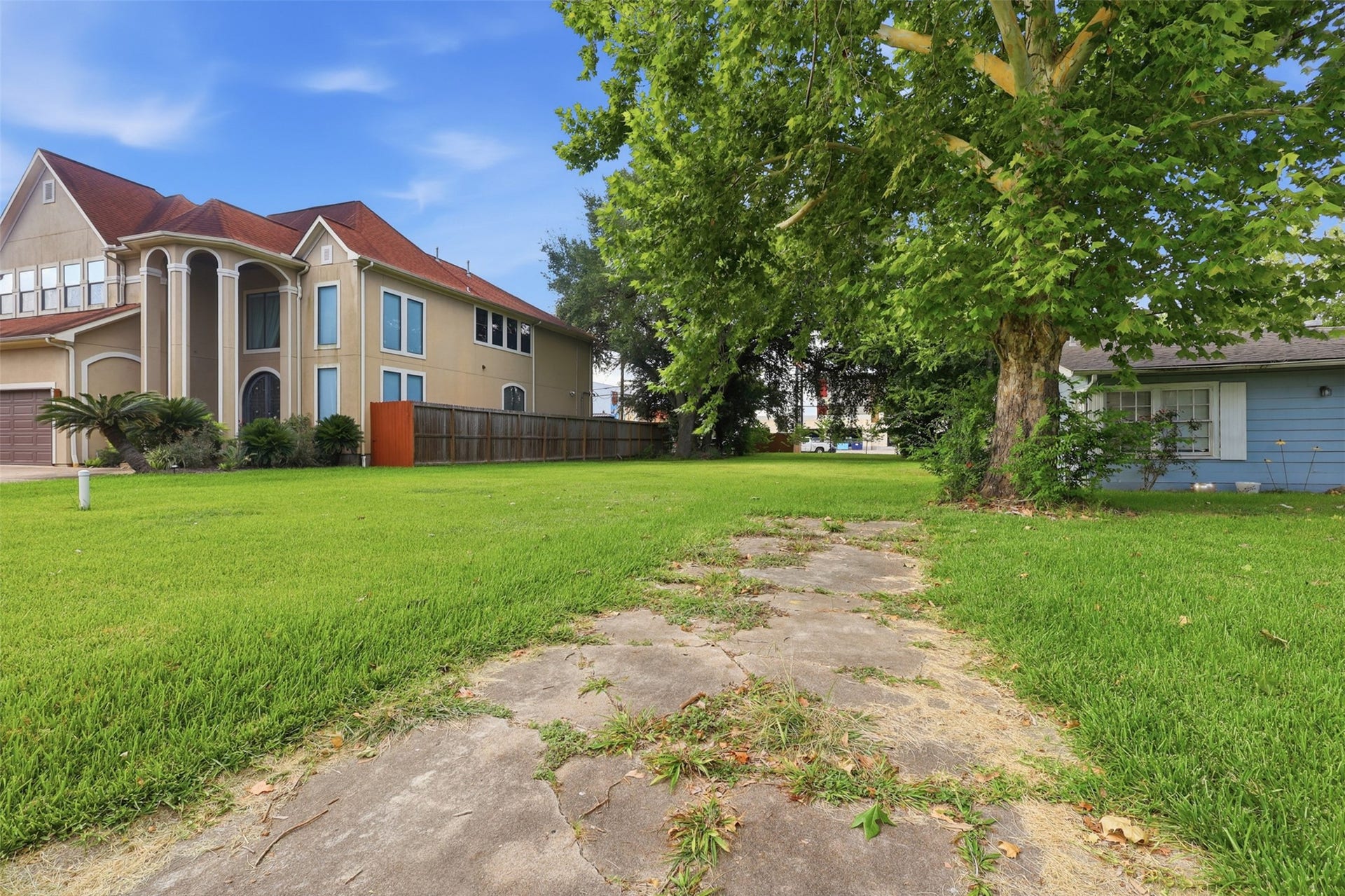 5115 Locust Street, Bellaire, TX 77401 no HOA