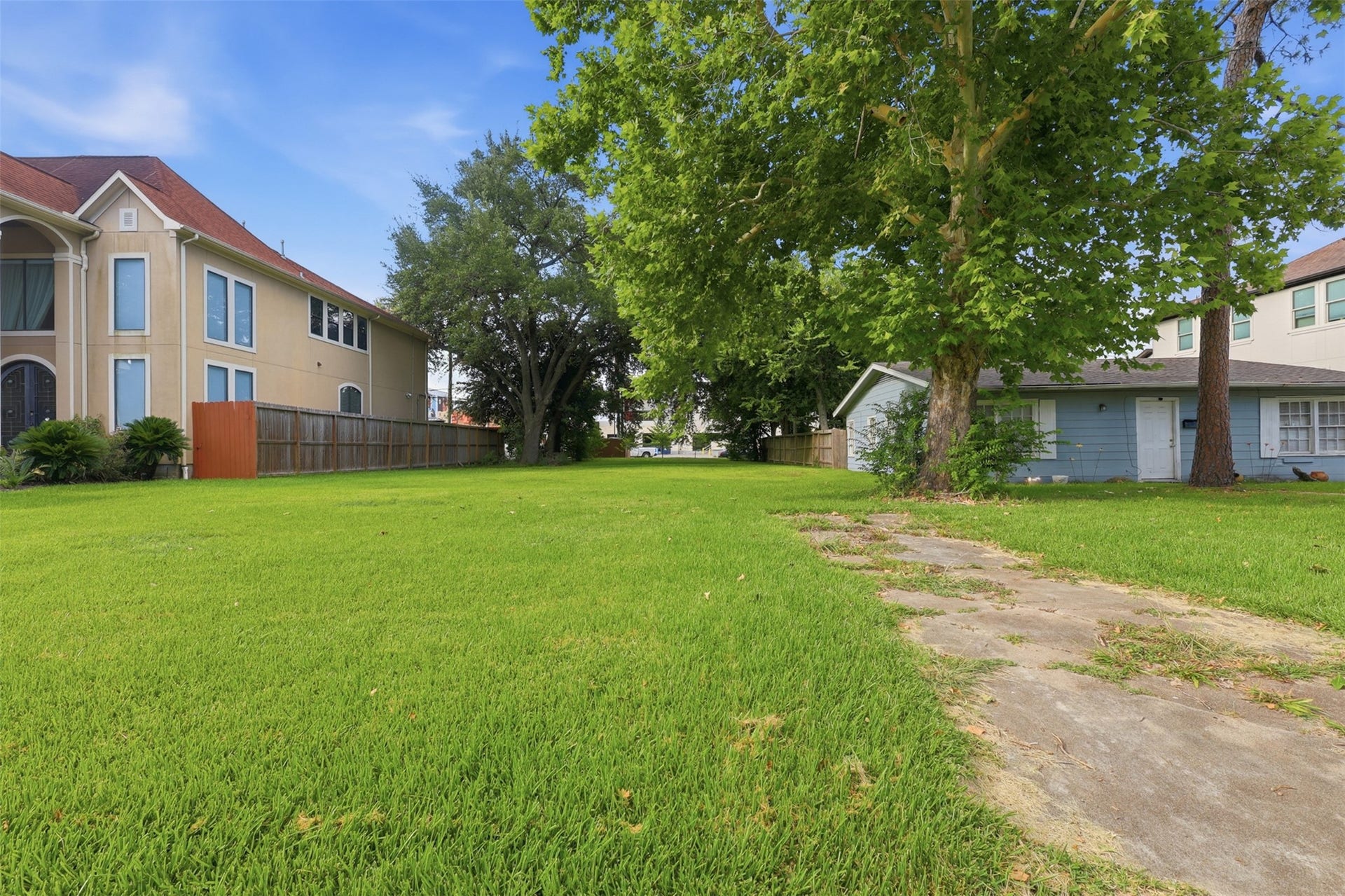 5115 Locust Street, Bellaire, TX 77401 8750 sq. ft lot