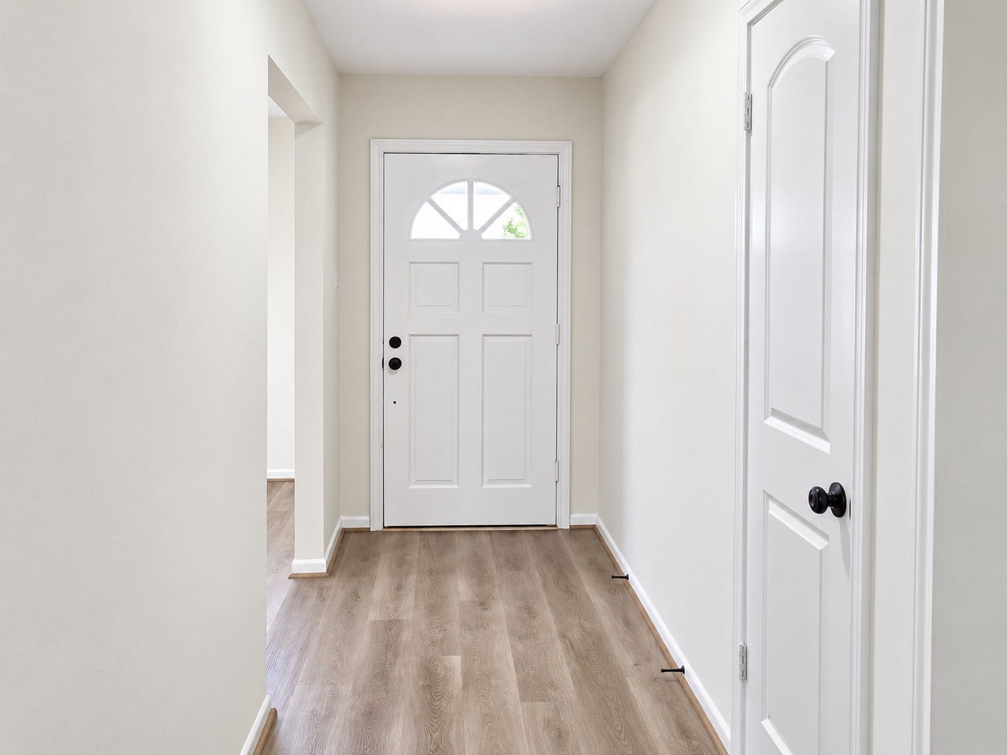 5527 Wigton Drive, Houston, TX 77096 Bright front entry with updated wood-look flooring and an easy flow into the main living spaces.
