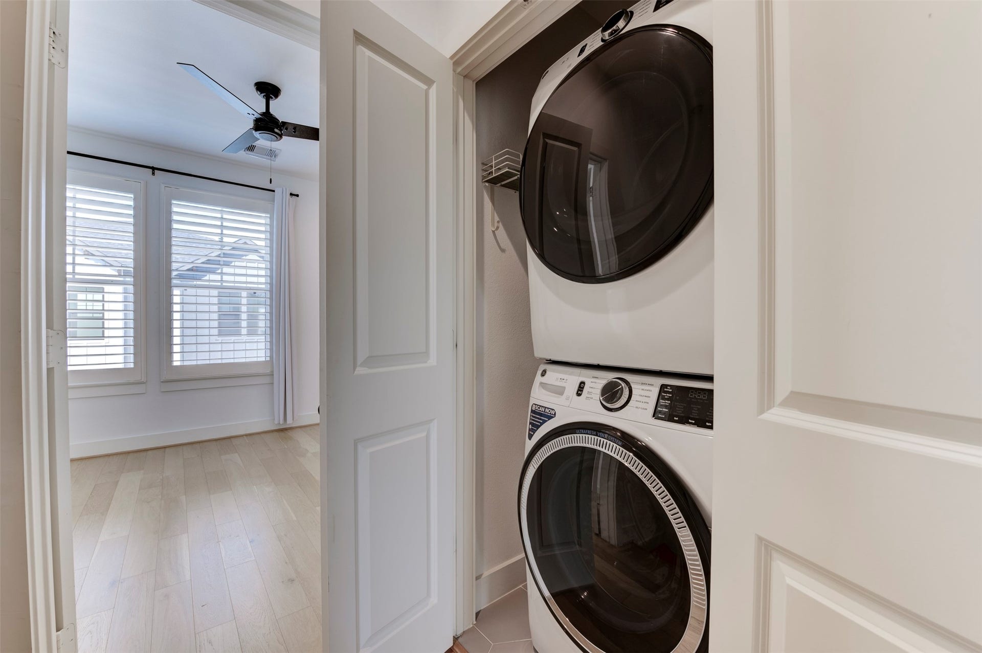 10910 Fire Creek Drive, Houston, TX 77043 Stacked Washer and Dryer