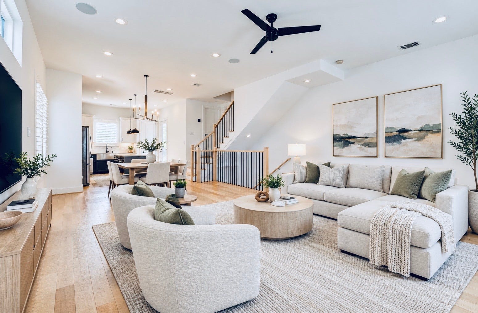 10910 Fire Creek Drive, Houston, TX 77043 Spacious open concept living room.