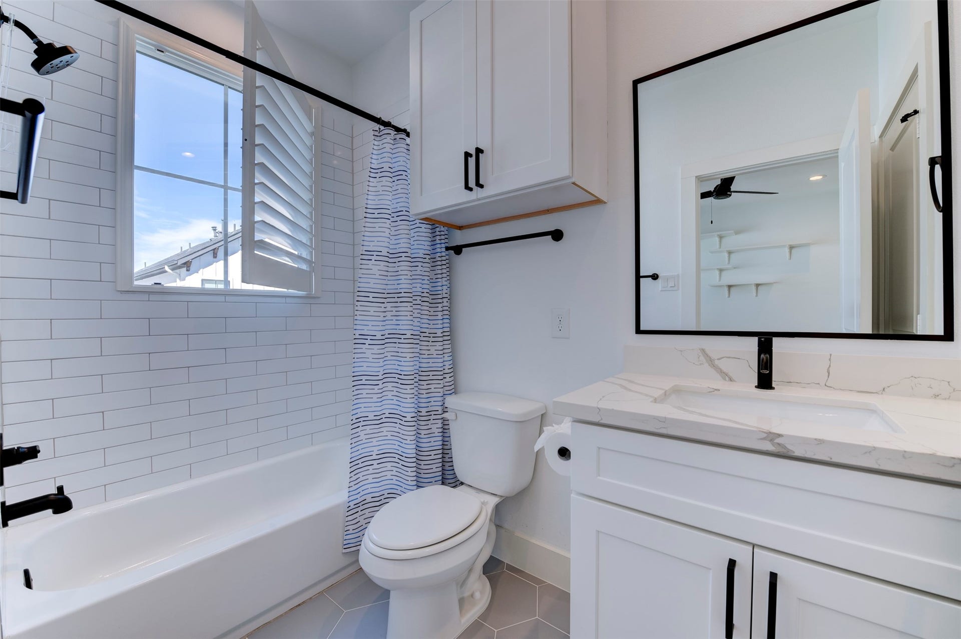 10910 Fire Creek Drive, Houston, TX 77043 Secondary bathroom