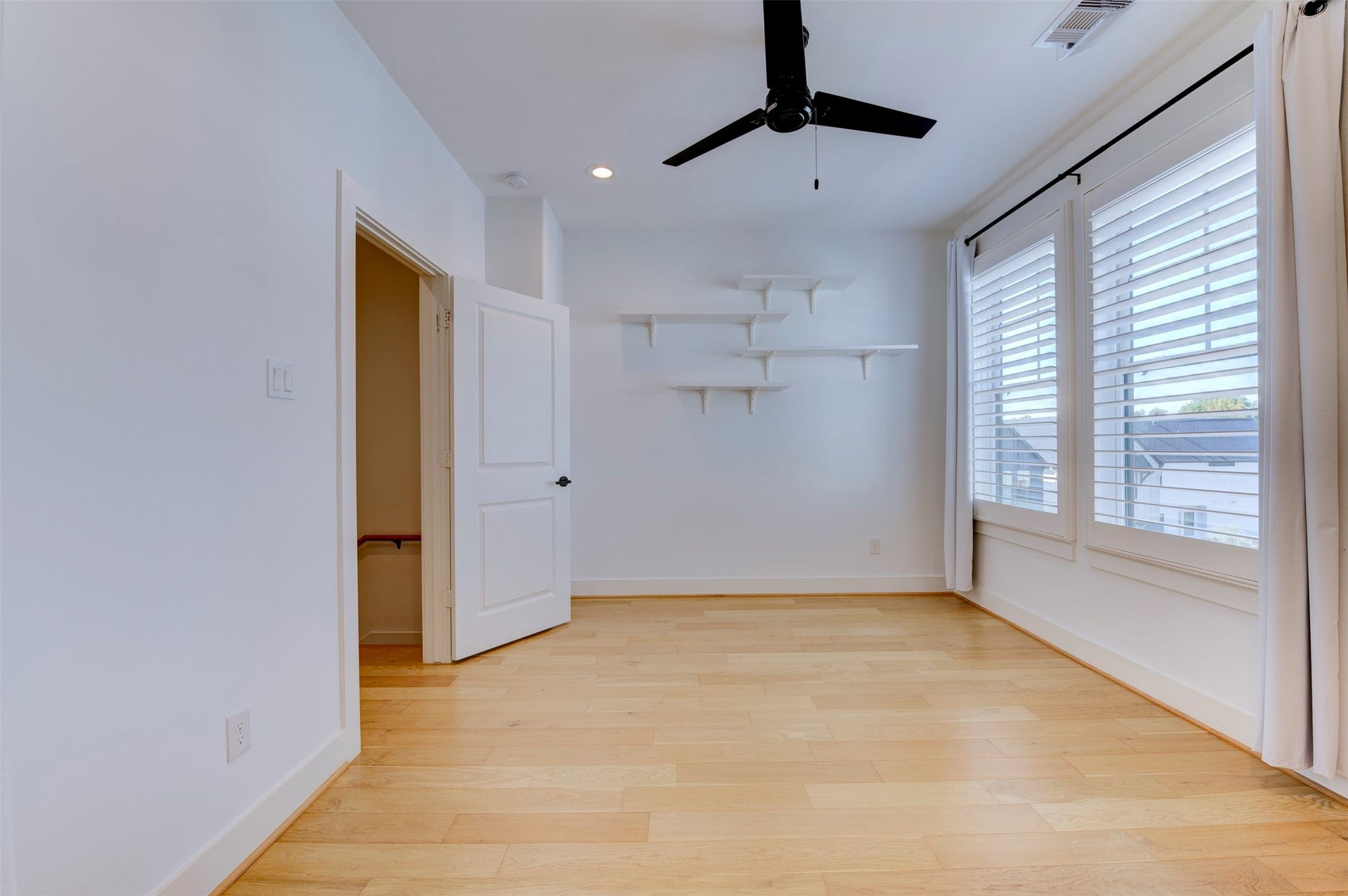 10910 Fire Creek Drive, Houston, TX 77043 10910 Fire Creek Drive, Houston, TX 77043