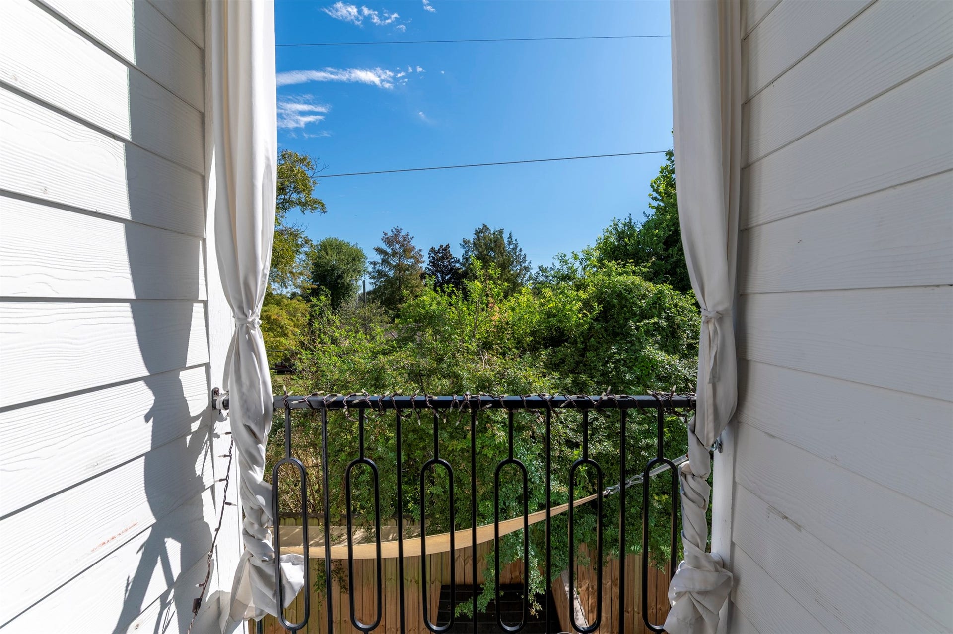 10910 Fire Creek Drive, Houston, TX 77043 Second floor balcony